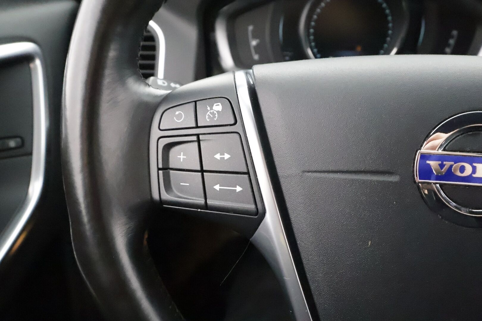 Volvo XC60 2016 D4 Business aut * Vakkari / Webasto / P.tutkat / Blis / Xenon / High Performance Audio * - Suomi-auto / Kahdet Renkaat