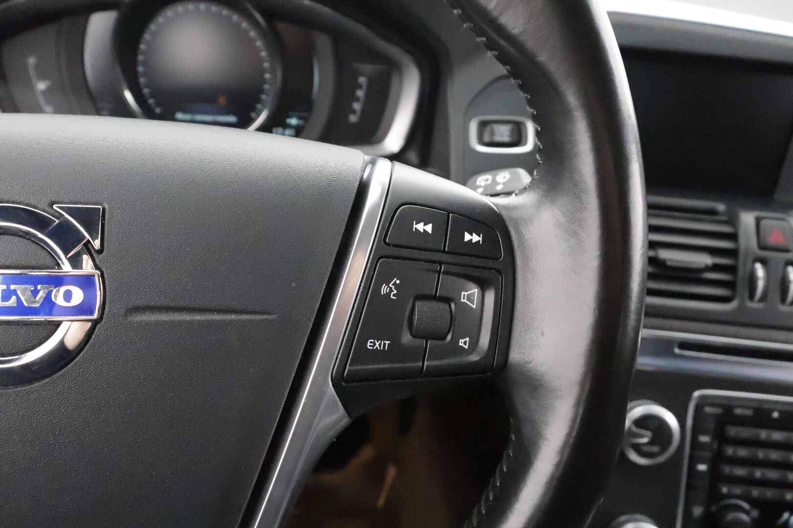 Volvo XC60 2016 D4 Business aut * Vakkari / Webasto / P.tutkat / Blis / Xenon / High Performance Audio * - Suomi-auto / Kahdet Renkaat