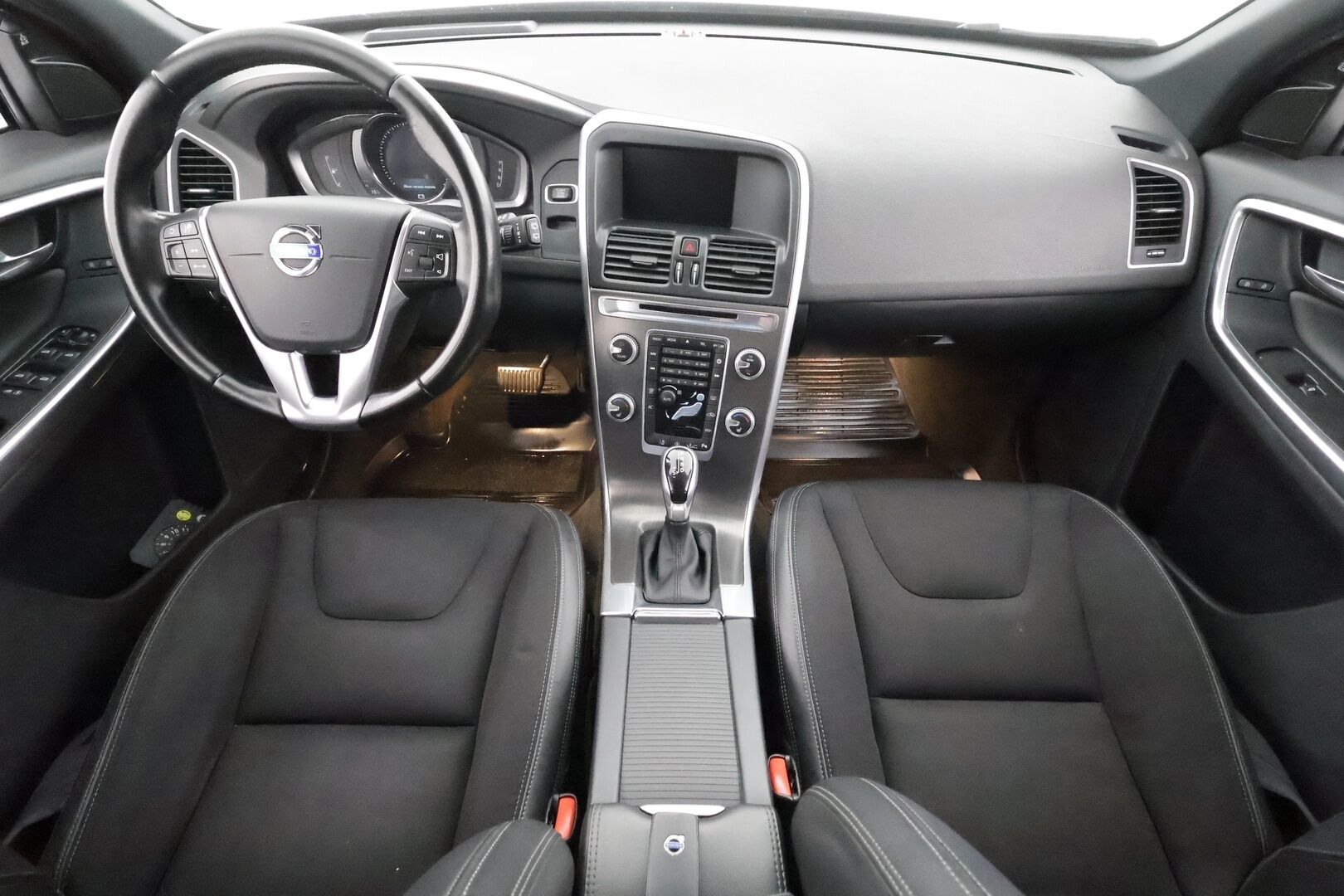 Volvo XC60 2016 D4 Business aut * Vakkari / Webasto / P.tutkat / Blis / Xenon / High Performance Audio * - Suomi-auto / Kahdet Renkaat