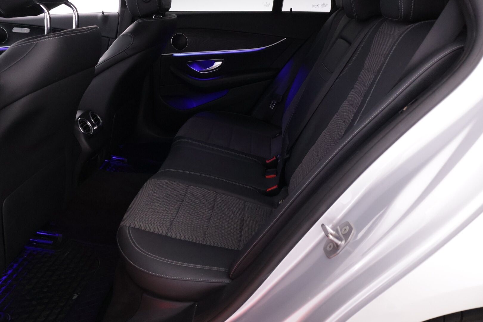 Mercedes-Benz E 2017 220 d BlueTec Premium business - | 360 kamera | Sähkökoukku | Lohko + sisäpistoke | Led ajovalot | Navi | 