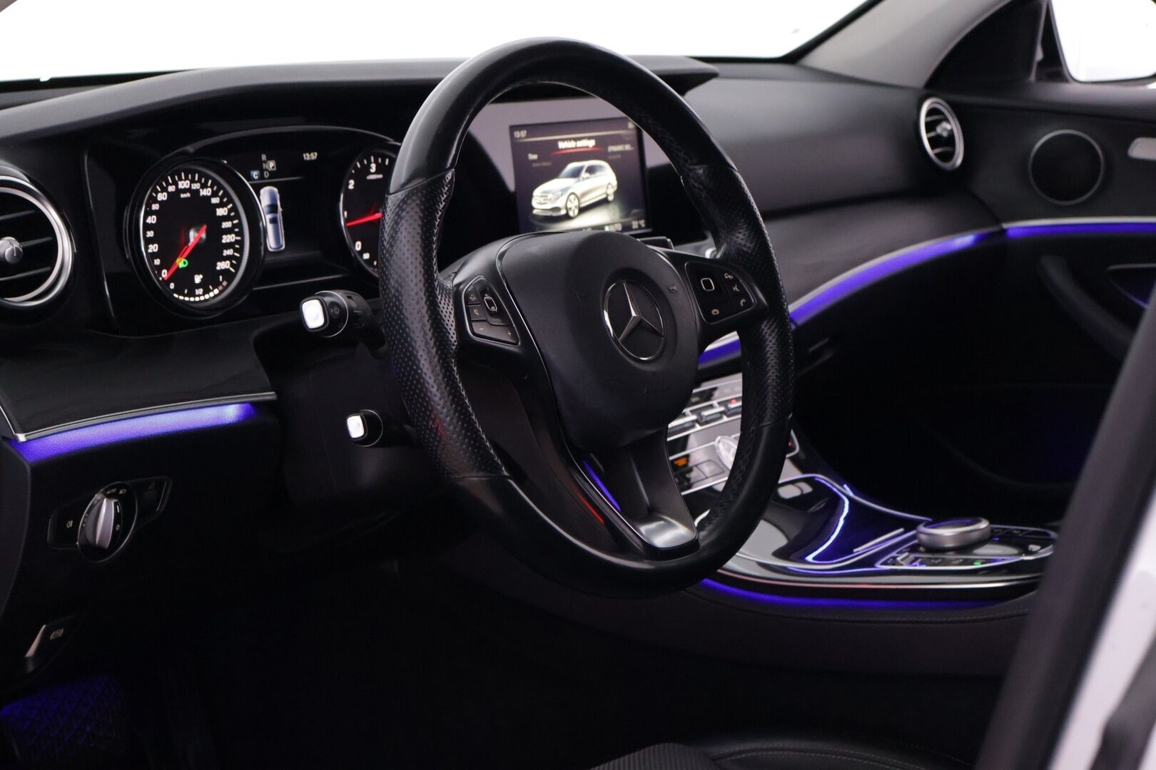Mercedes-Benz E 2017 220 d BlueTec Premium business - | 360 kamera | Sähkökoukku | Lohko + sisäpistoke | Led ajovalot | Navi | 