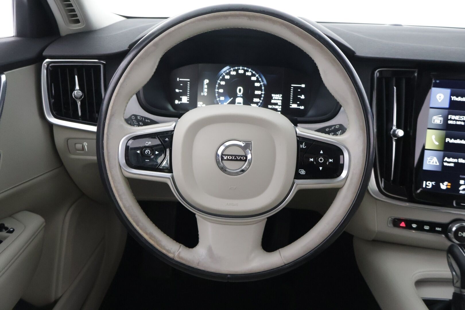 Volvo V90 2018 D3 Business aut * Webasto / Ei Ad-Blue / Adapt.vakkari / Nahkasisusta / Uudet Hakkapeliitta 10 nastat! / Apple Carplay * - Tilava perheauto hyvillä varusteilla! Uudet Nokian Hakkapeliitta 10 alla!