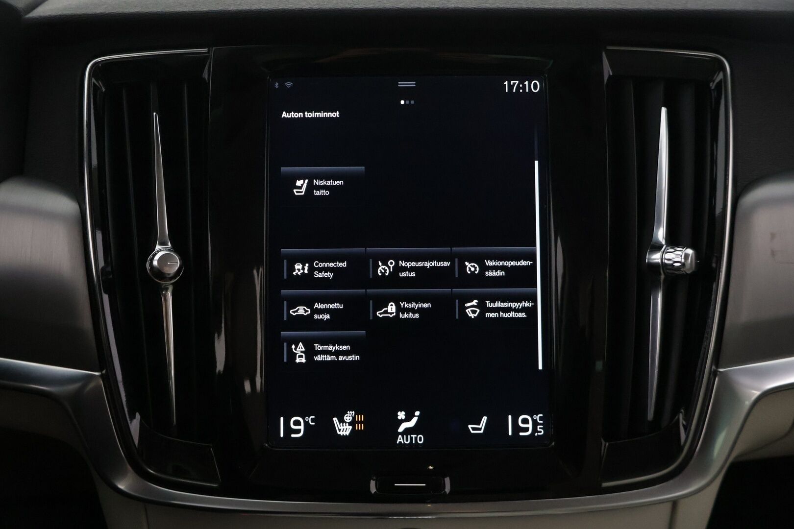 Volvo V90 2018 D3 Business aut * Webasto / Ei Ad-Blue / Adapt.vakkari / Nahkasisusta / Uudet Hakkapeliitta 10 nastat! / Apple Carplay * - Tilava perheauto hyvillä varusteilla! Uudet Nokian Hakkapeliitta 10 alla!