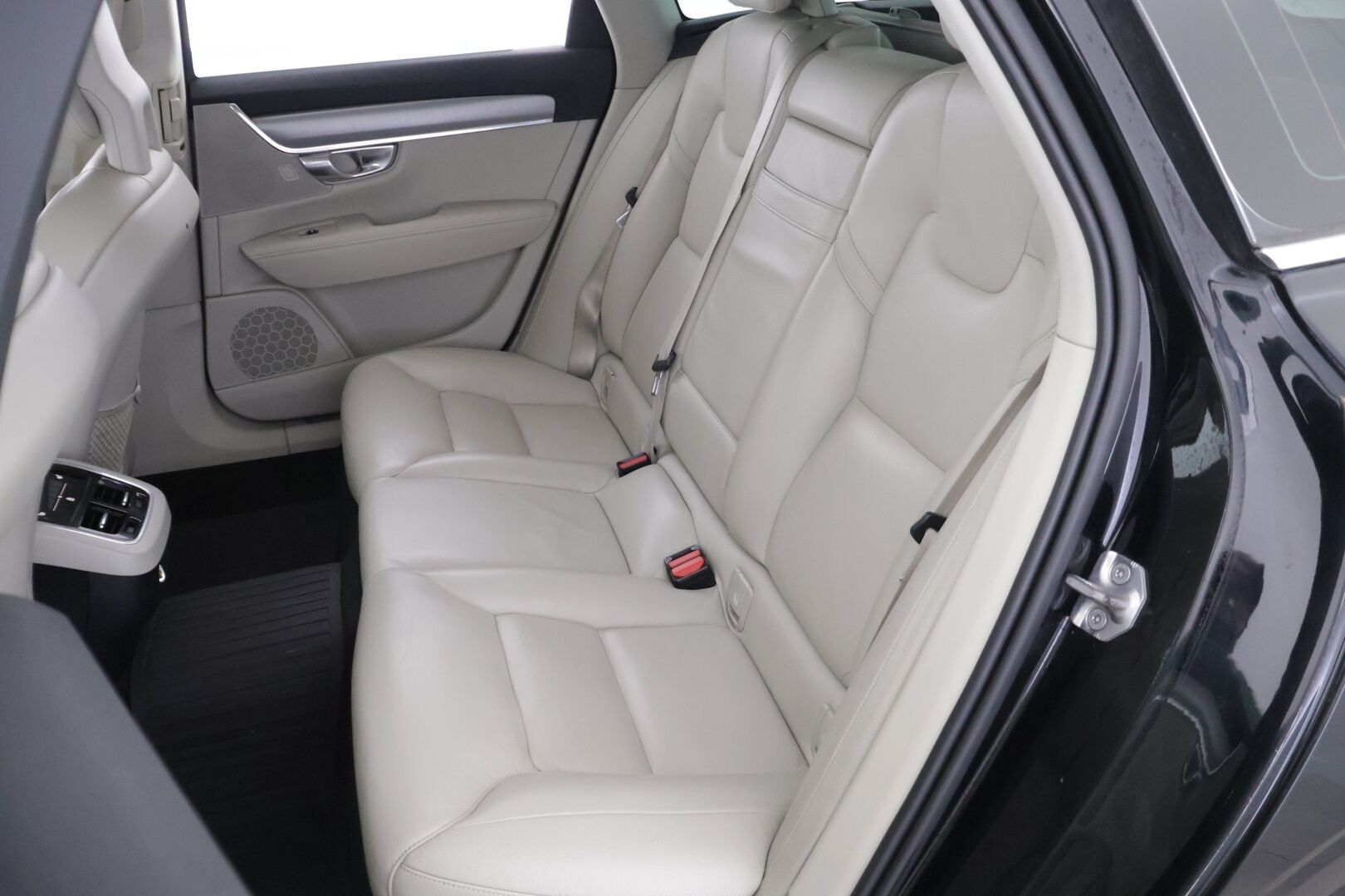 Volvo V90 2018 D3 Business aut * Webasto / Ei Ad-Blue / Adapt.vakkari / Nahkasisusta / Uudet Hakkapeliitta 10 nastat! / Apple Carplay * - Tilava perheauto hyvillä varusteilla! Uudet Nokian Hakkapeliitta 10 alla!