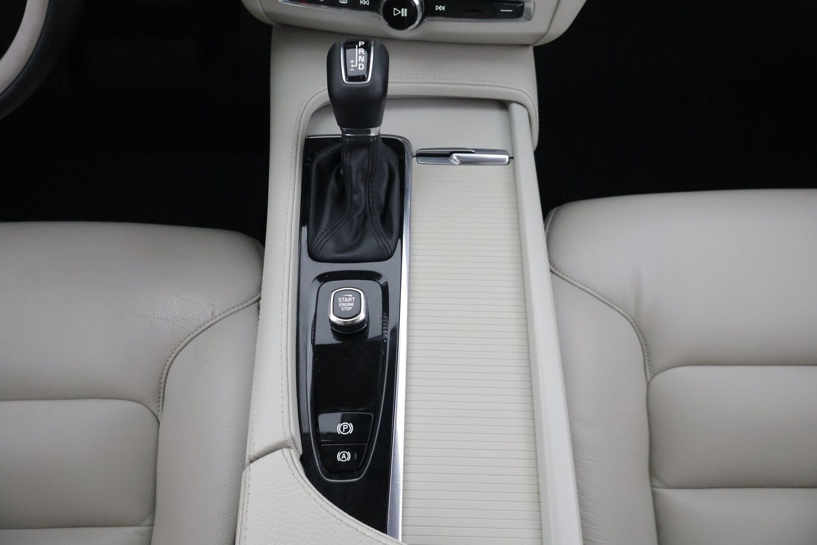 Volvo V90 2018 D3 Business aut * Webasto / Ei Ad-Blue / Adapt.vakkari / Nahkasisusta / Uudet Hakkapeliitta 10 nastat! / Apple Carplay * - Tilava perheauto hyvillä varusteilla! Uudet Nokian Hakkapeliitta 10 alla!