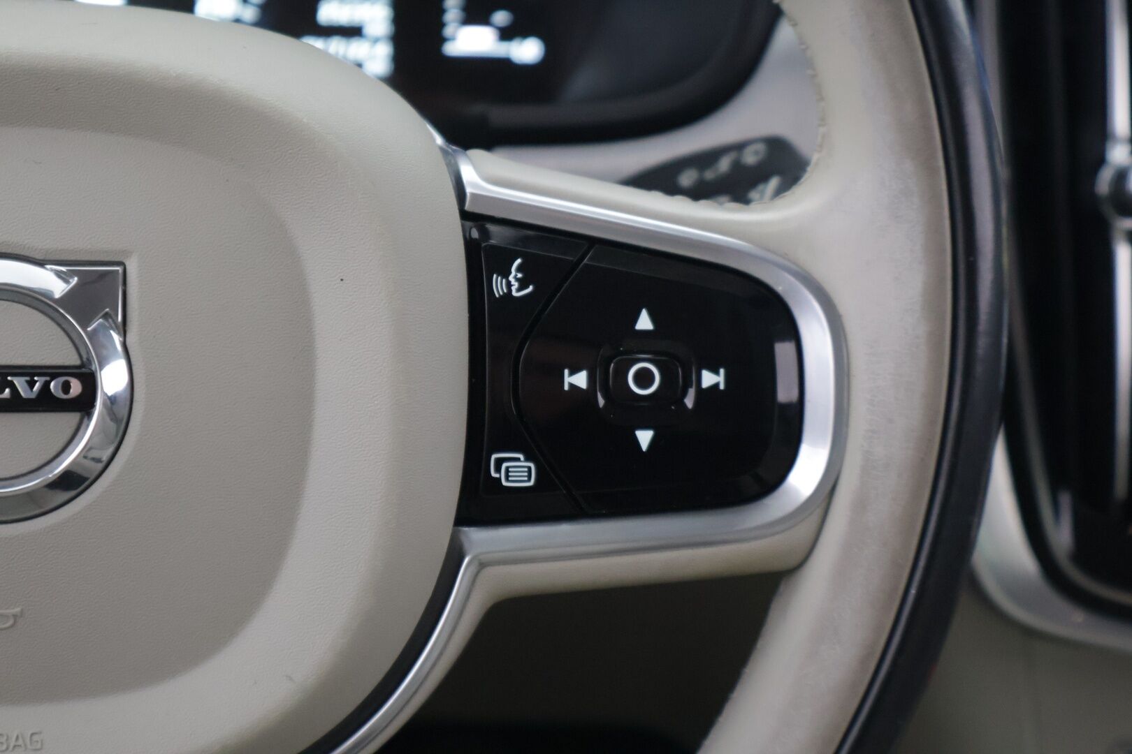 Volvo V90 2018 D3 Business aut * Webasto / Ei Ad-Blue / Adapt.vakkari / Nahkasisusta / Uudet Hakkapeliitta 10 nastat! / Apple Carplay * - Tilava perheauto hyvillä varusteilla! Uudet Nokian Hakkapeliitta 10 alla!