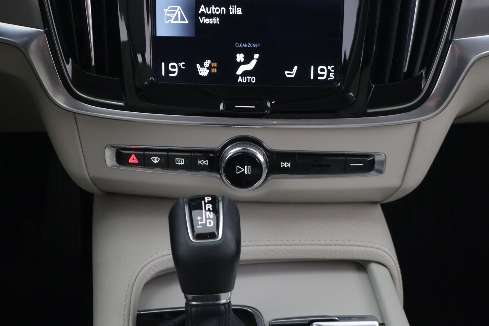 Volvo V90 2018 D3 Business aut * Webasto / Ei Ad-Blue / Adapt.vakkari / Nahkasisusta / Uudet Hakkapeliitta 10 nastat! / Apple Carplay * - Tilava perheauto hyvillä varusteilla! Uudet Nokian Hakkapeliitta 10 alla!