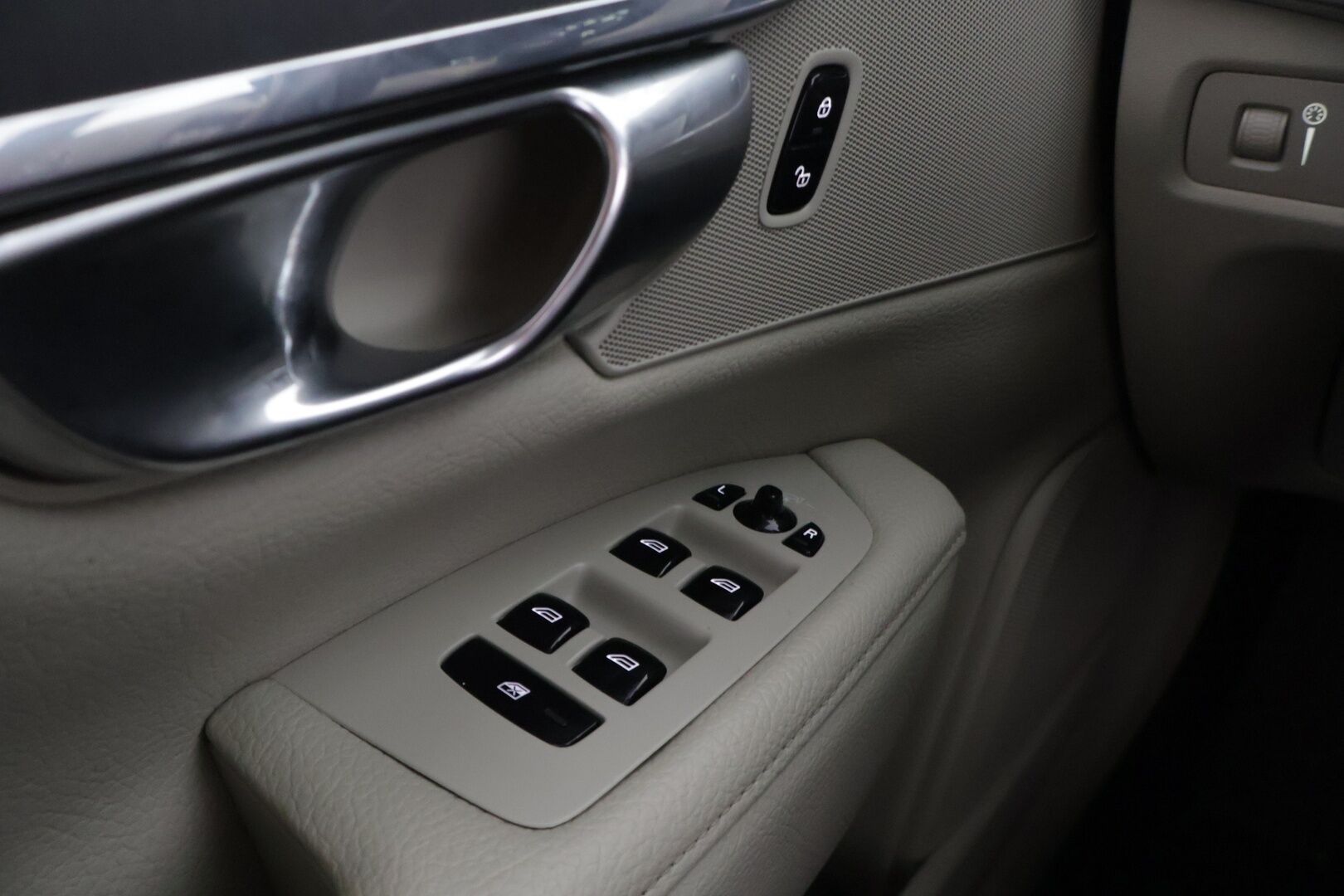 Volvo V90 2018 D3 Business aut * Webasto / Ei Ad-Blue / Adapt.vakkari / Nahkasisusta / Uudet Hakkapeliitta 10 nastat! / Apple Carplay * - Tilava perheauto hyvillä varusteilla! Uudet Nokian Hakkapeliitta 10 alla!