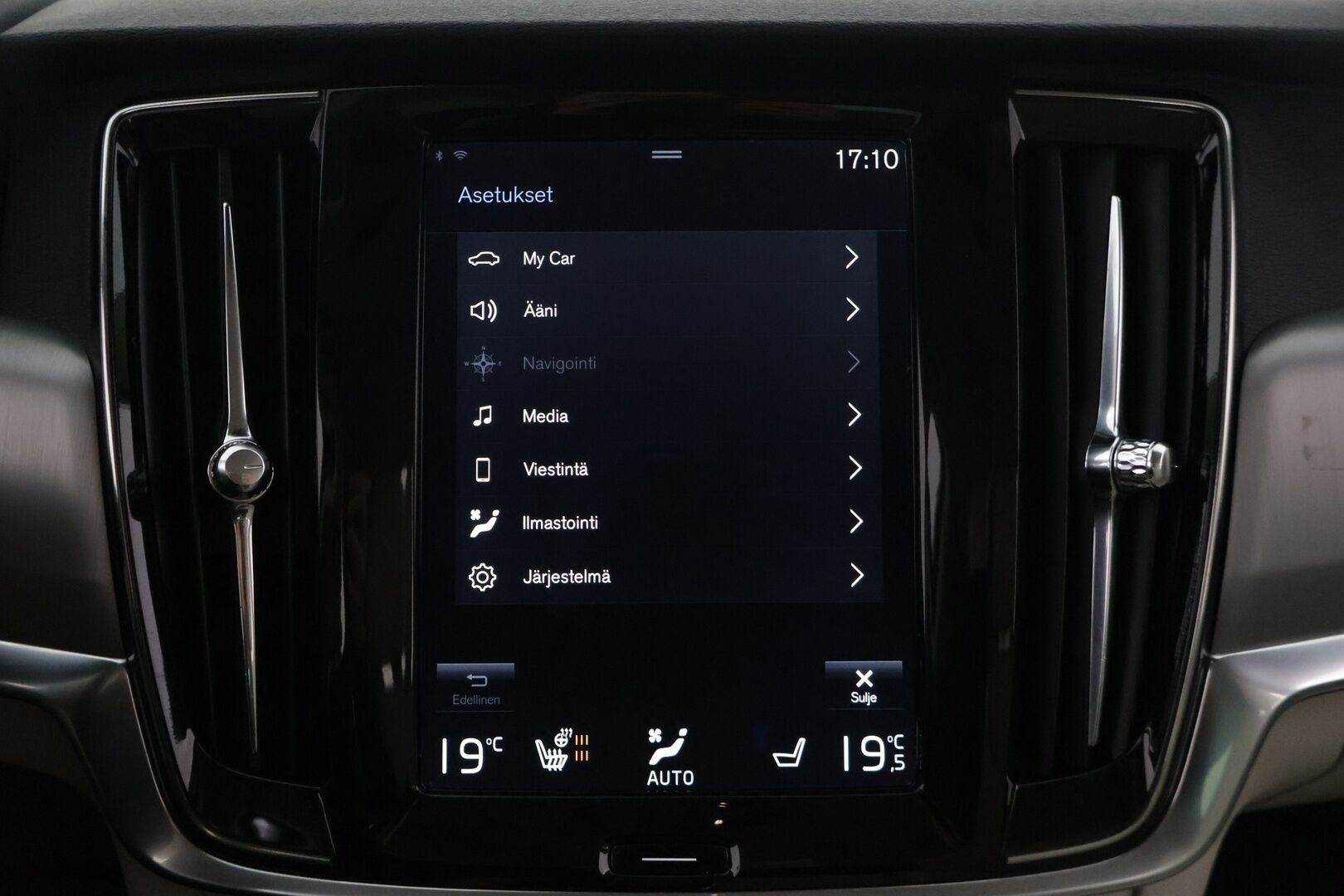 Volvo V90 2018 D3 Business aut * Webasto / Ei Ad-Blue / Adapt.vakkari / Nahkasisusta / Uudet Hakkapeliitta 10 nastat! / Apple Carplay * - Tilava perheauto hyvillä varusteilla! Uudet Nokian Hakkapeliitta 10 alla!