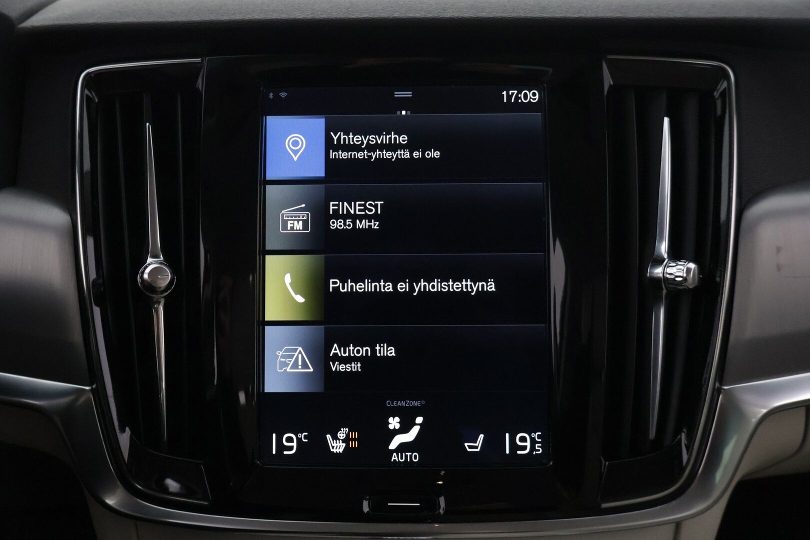 Volvo V90 2018 D3 Business aut * Webasto / Ei Ad-Blue / Adapt.vakkari / Nahkasisusta / Uudet Hakkapeliitta 10 nastat! / Apple Carplay * - Tilava perheauto hyvillä varusteilla! Uudet Nokian Hakkapeliitta 10 alla!