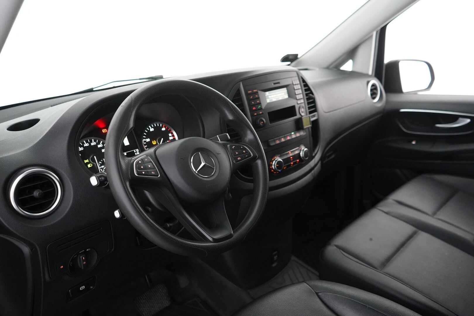 Mercedes-Benz Vito 2018 114CDI-3,05/32K normaali A1 A - Suomi-auto | Kahdet renkaat vantein | Webasto | Nahat | Vetokoukku | Vakkari | Penkinlämmitin | Lisävalot | Bluethoot | Juuri katsastettu | 