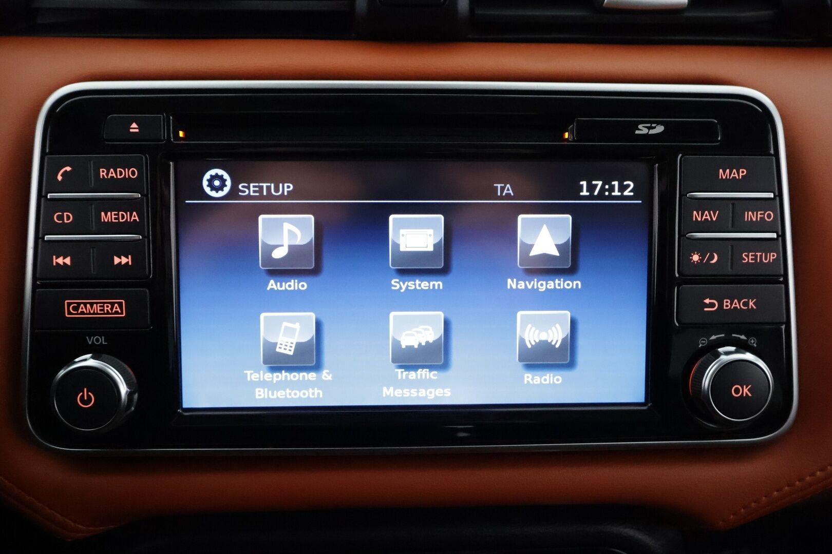 Nissan Micra 2017 dCi 90 S/S Tekna AVM 5M/T Int Pack Orange Ext Pack Ultimate 4 * Webasto / LED / 360 / kaistavahti / Navi / Keyless * - Suomi-auto / Kahdet renkaat aluvanteilla