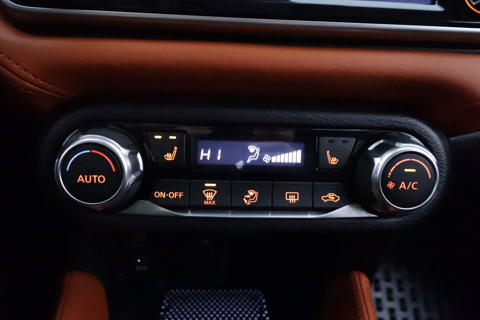 Nissan Micra 2017 dCi 90 S/S Tekna AVM 5M/T Int Pack Orange Ext Pack Ultimate 4 * Webasto / LED / 360 / kaistavahti / Navi / Keyless * - Suomi-auto / Kahdet renkaat aluvanteilla