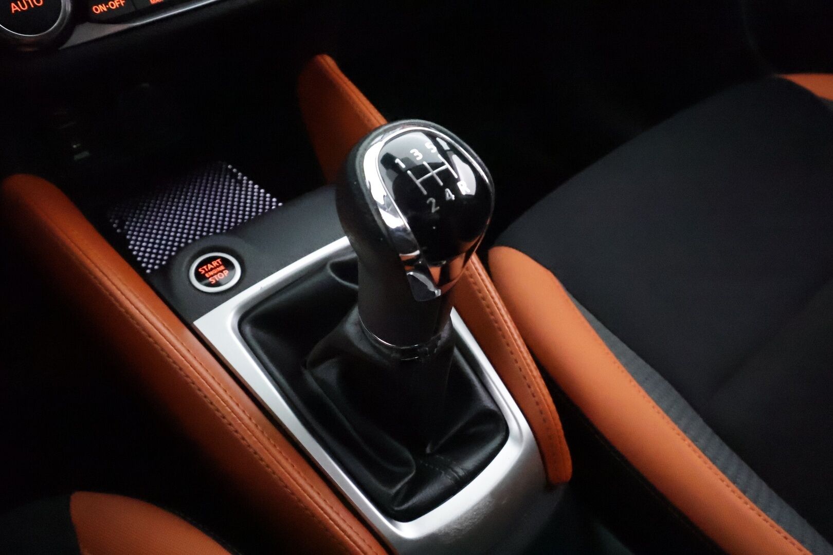 Nissan Micra 2017 dCi 90 S/S Tekna AVM 5M/T Int Pack Orange Ext Pack Ultimate 4 * Webasto / LED / 360 / kaistavahti / Navi / Keyless * - Suomi-auto / Kahdet renkaat aluvanteilla