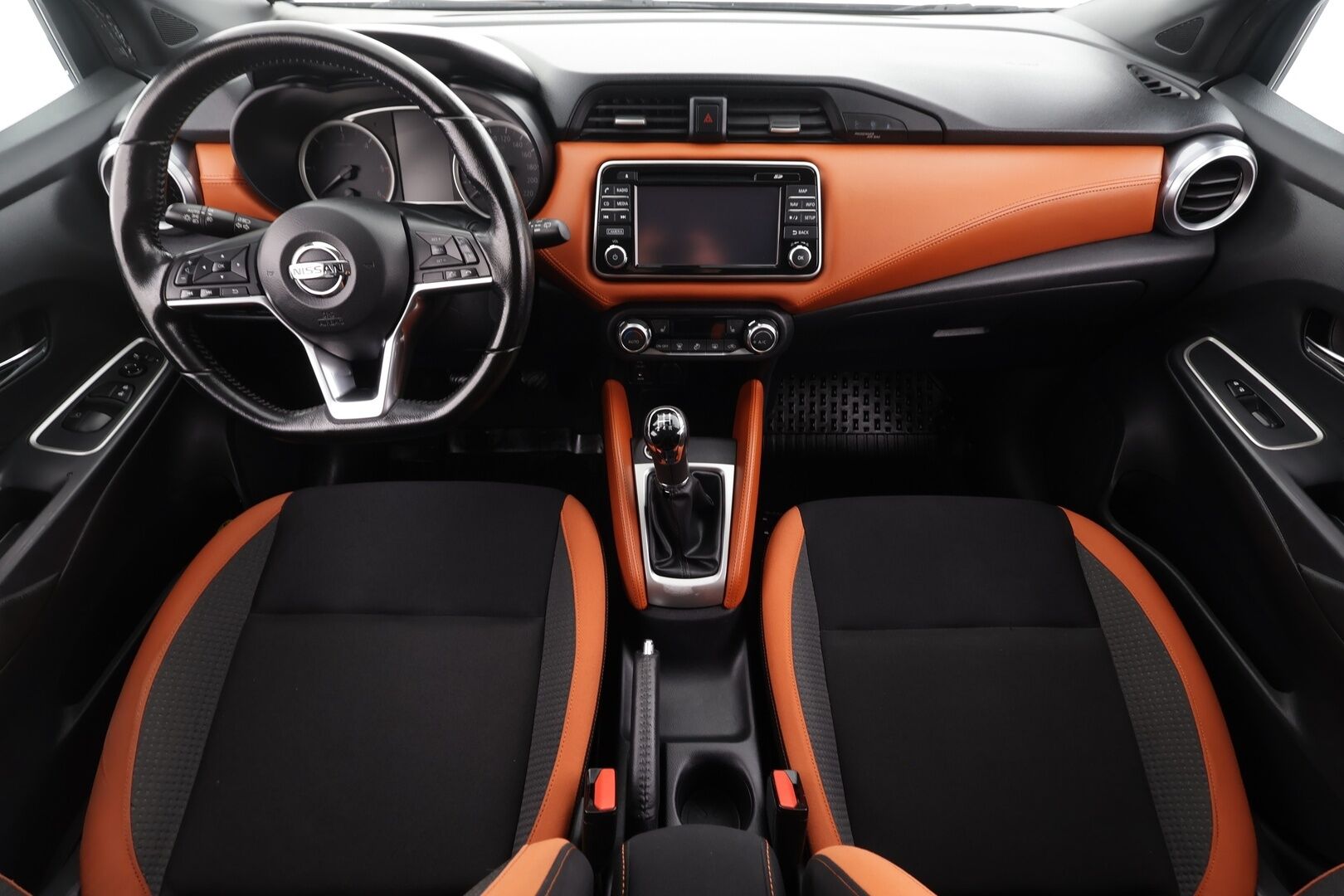 Nissan Micra 2017 dCi 90 S/S Tekna AVM 5M/T Int Pack Orange Ext Pack Ultimate 4 * Webasto / LED / 360 / kaistavahti / Navi / Keyless * - Suomi-auto / Kahdet renkaat aluvanteilla