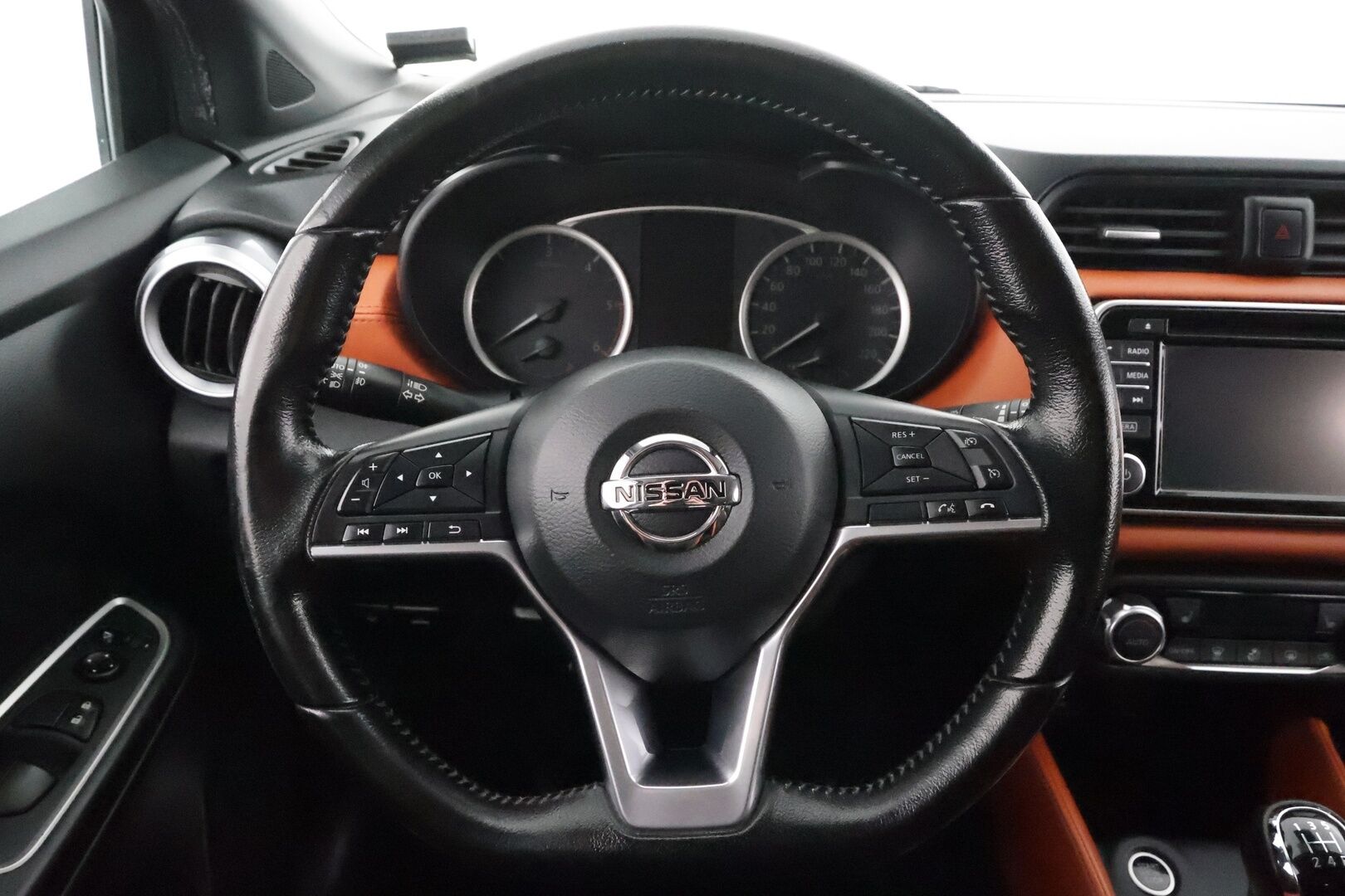 Nissan Micra 2017 dCi 90 S/S Tekna AVM 5M/T Int Pack Orange Ext Pack Ultimate 4 * Webasto / LED / 360 / kaistavahti / Navi / Keyless * - Suomi-auto / Kahdet renkaat aluvanteilla