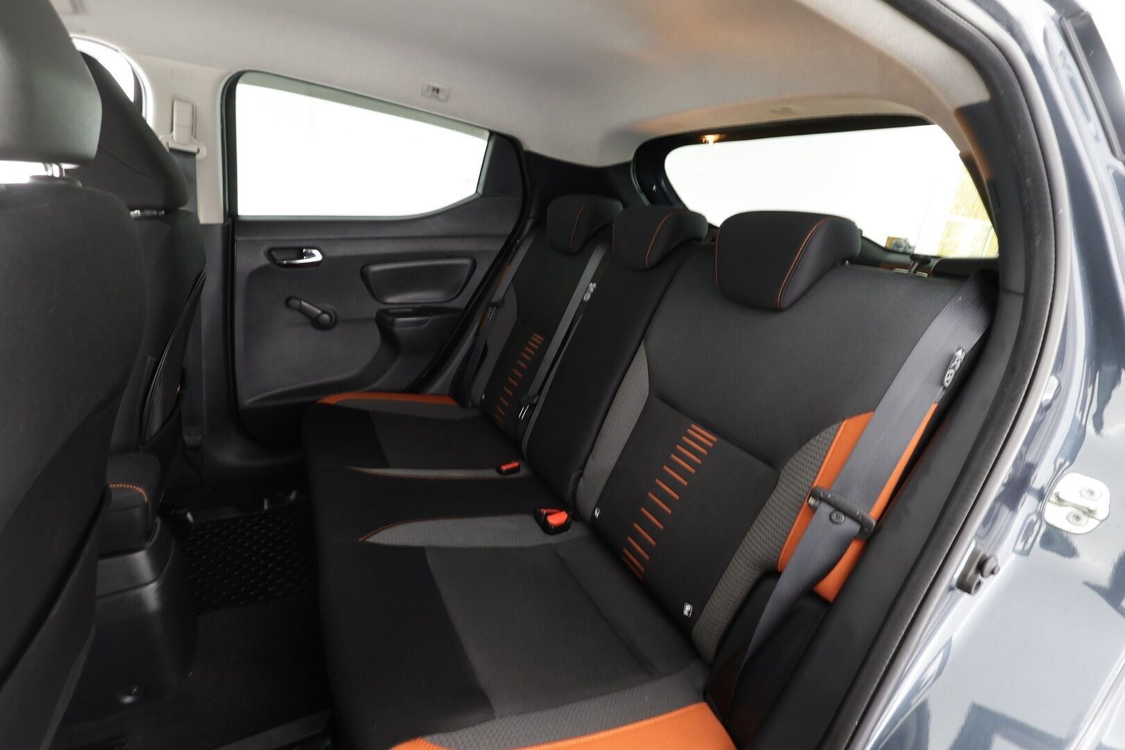 Nissan Micra 2017 dCi 90 S/S Tekna AVM 5M/T Int Pack Orange Ext Pack Ultimate 4 * Webasto / LED / 360 / kaistavahti / Navi / Keyless * - Suomi-auto / Kahdet renkaat aluvanteilla