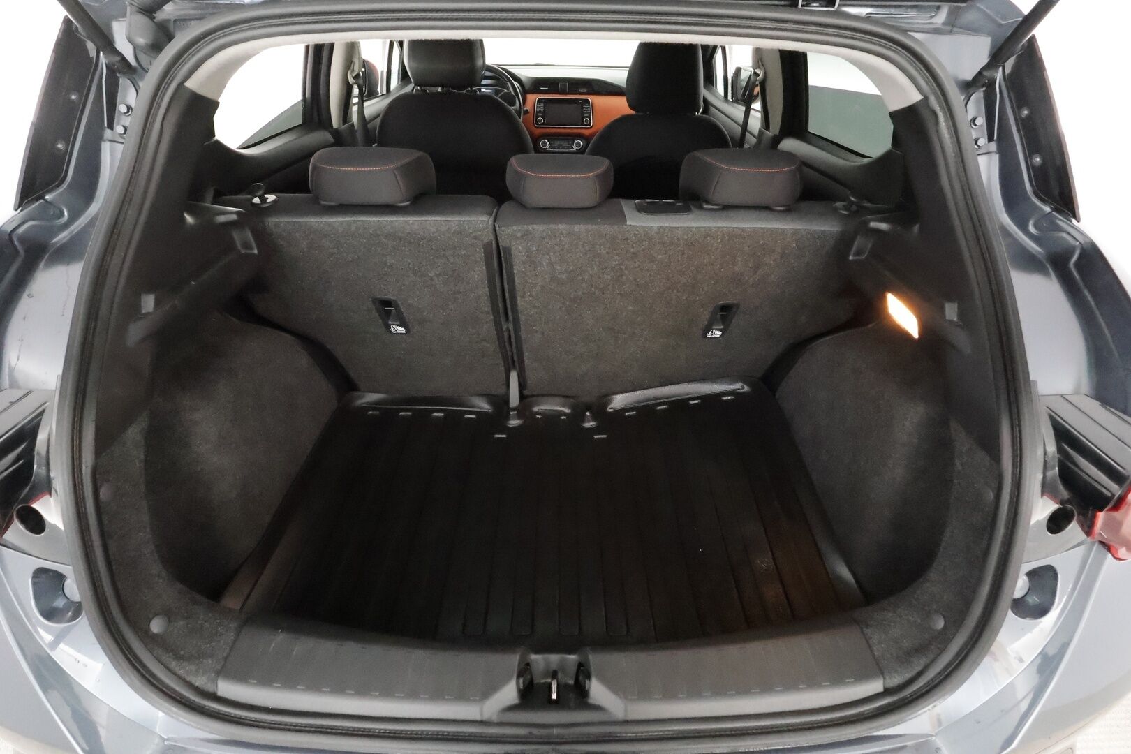 Nissan Micra 2017 dCi 90 S/S Tekna AVM 5M/T Int Pack Orange Ext Pack Ultimate 4 * Webasto / LED / 360 / kaistavahti / Navi / Keyless * - Suomi-auto / Kahdet renkaat aluvanteilla