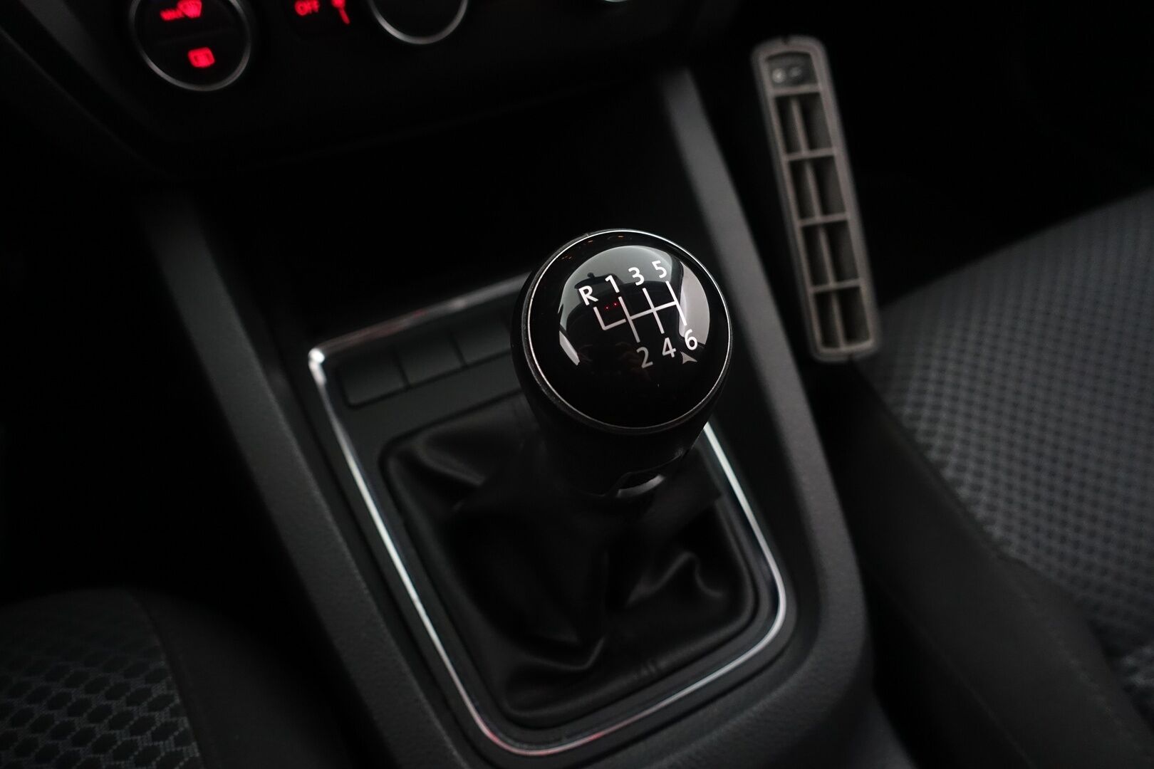 Volkswagen Jetta 2018 Luxline 1,2 TSI 77 kW (105 hv) * Vakkari / Lohko+sisä / Aut.Ilmastointi / Siisti * - HULLUT AVAJAISHULINAT KORKOTARJOUS 3,29 %