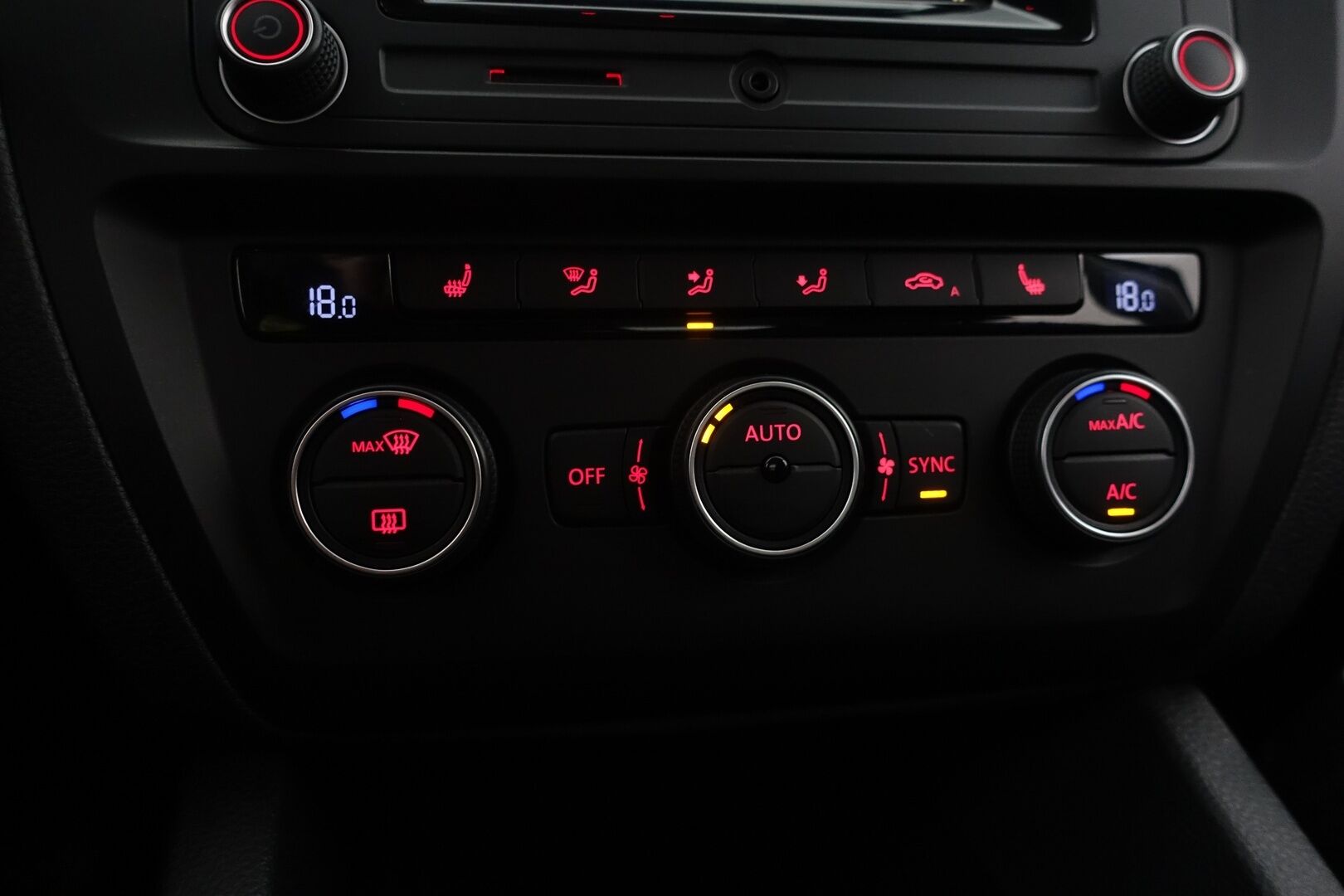 Volkswagen Jetta 2018 Luxline 1,2 TSI 77 kW (105 hv) * Vakkari / Lohko+sisä / Aut.Ilmastointi / Siisti * - HULLUT AVAJAISHULINAT KORKOTARJOUS 3,29 %