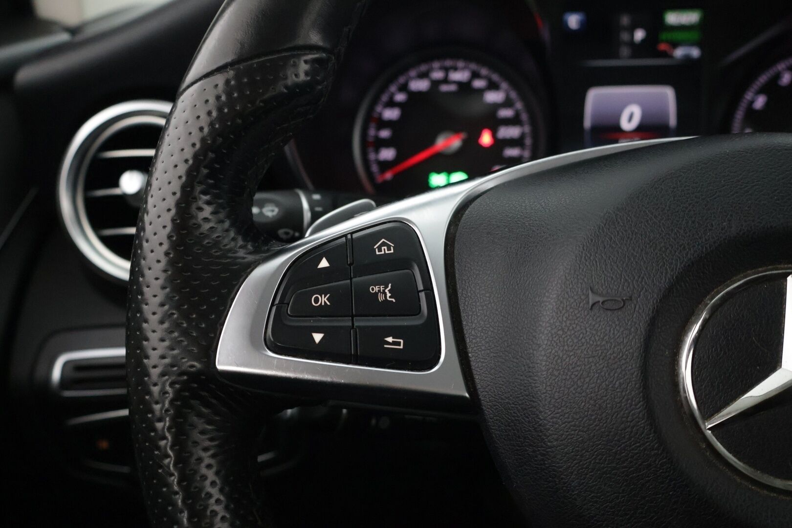 Mercedes-Benz GLC 2017 350 e 4Matic A Premium Business // AMG sisäpaketti / Koukku / Keyless / IHC+ // - Koukku / Keyless / Hyvä huoltohistoria - Osta nyt, maksa vasta ensi vuonna