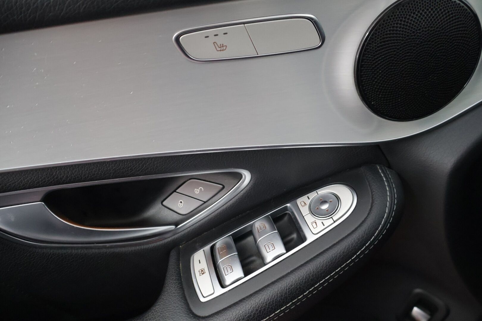 Mercedes-Benz GLC 2017 350 e 4Matic A Premium Business // AMG sisäpaketti / Koukku / Keyless / IHC+ // - Koukku / Keyless / Hyvä huoltohistoria - Osta nyt, maksa vasta ensi vuonna