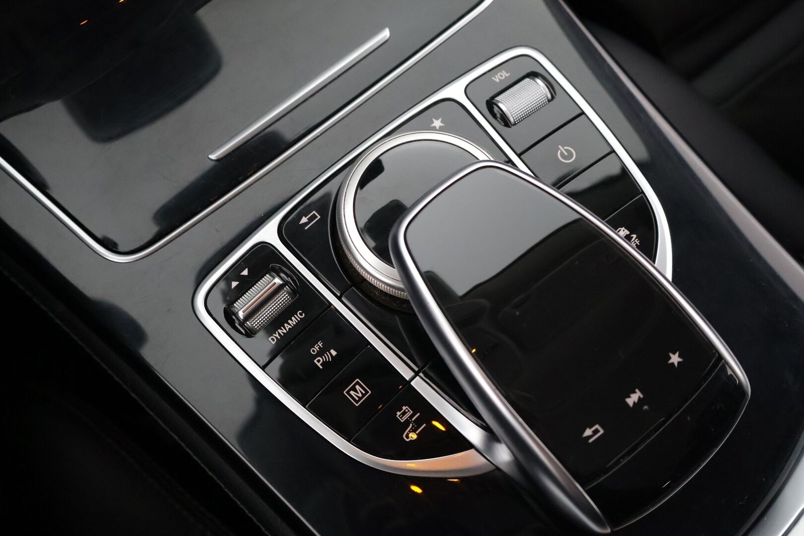 Mercedes-Benz GLC 2017 350 e 4Matic A Premium Business - YritysOutlet - Myydään vain yrityksille - SOH 72% / Koukku / Keyless / Hyvä huoltohistoria