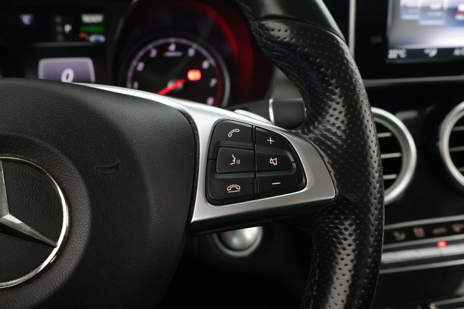 Mercedes-Benz GLC 2017 350 e 4Matic A Premium Business // AMG sisäpaketti / Koukku / Keyless / IHC+ // - Koukku / Keyless / Hyvä huoltohistoria - Osta nyt, maksa vasta ensi vuonna