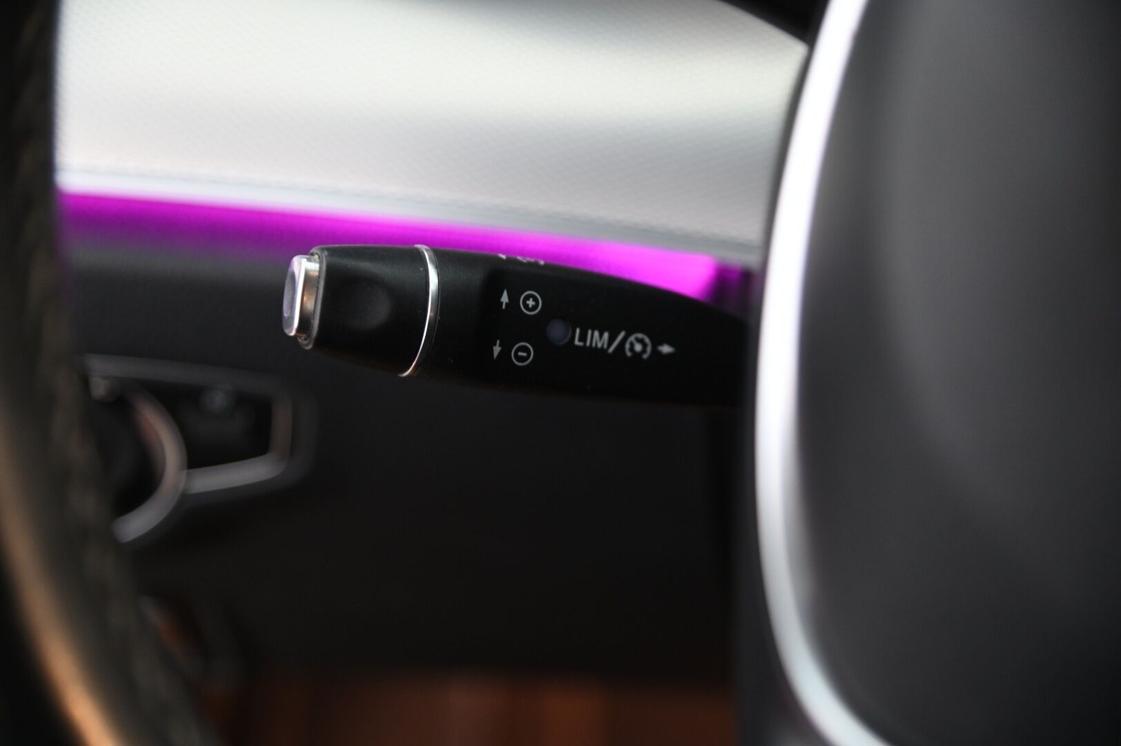 Mercedes-Benz E 2017 220 d 4Matic A Premium Business *Lohko / Navi / P.kamera / Ambient - **Varusteet tulossa**