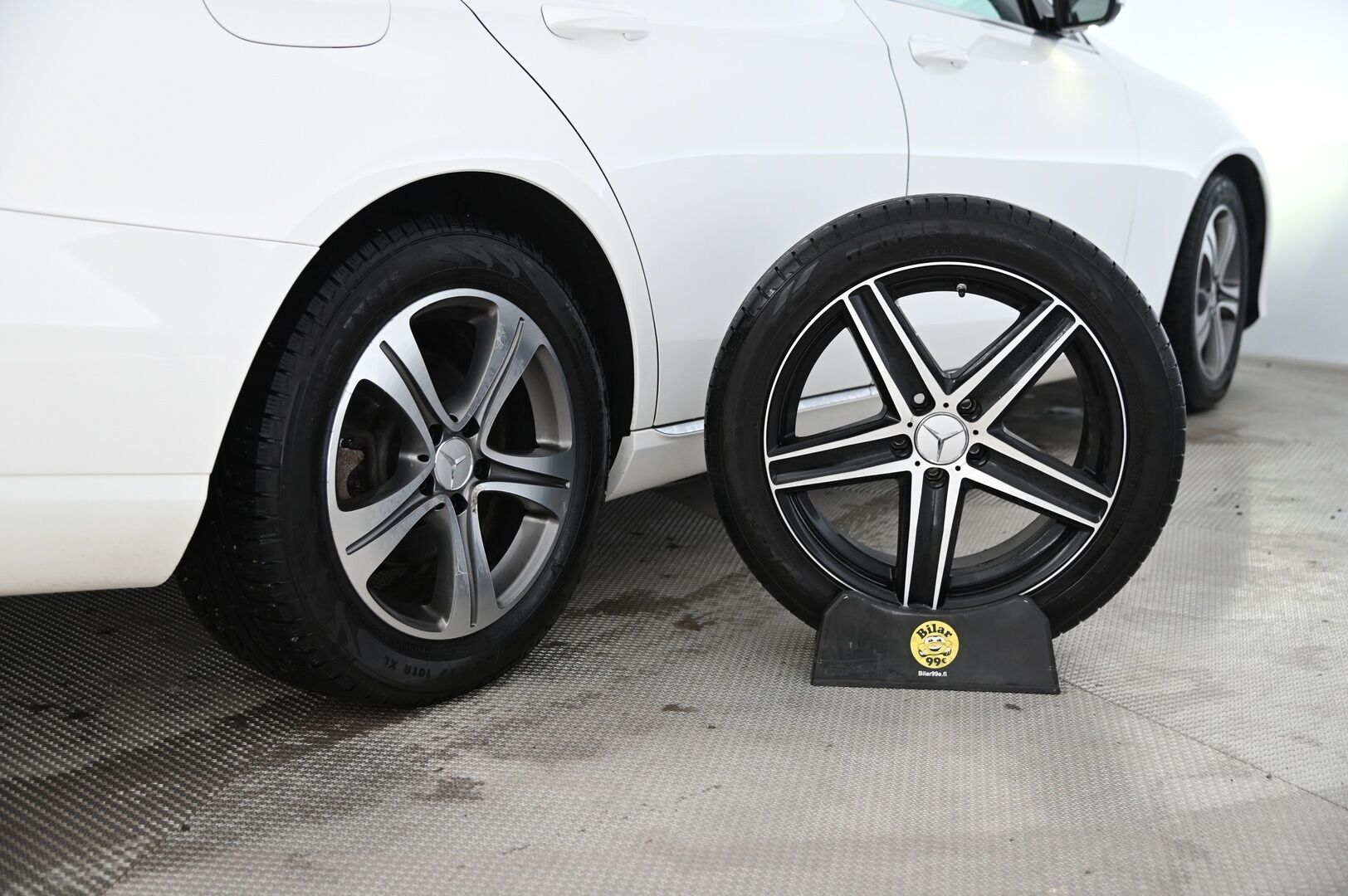 Mercedes-Benz E 2017 220 d 4Matic A Premium Business *Lohko / Navi / P.kamera / Ambient - **Varusteet tulossa**