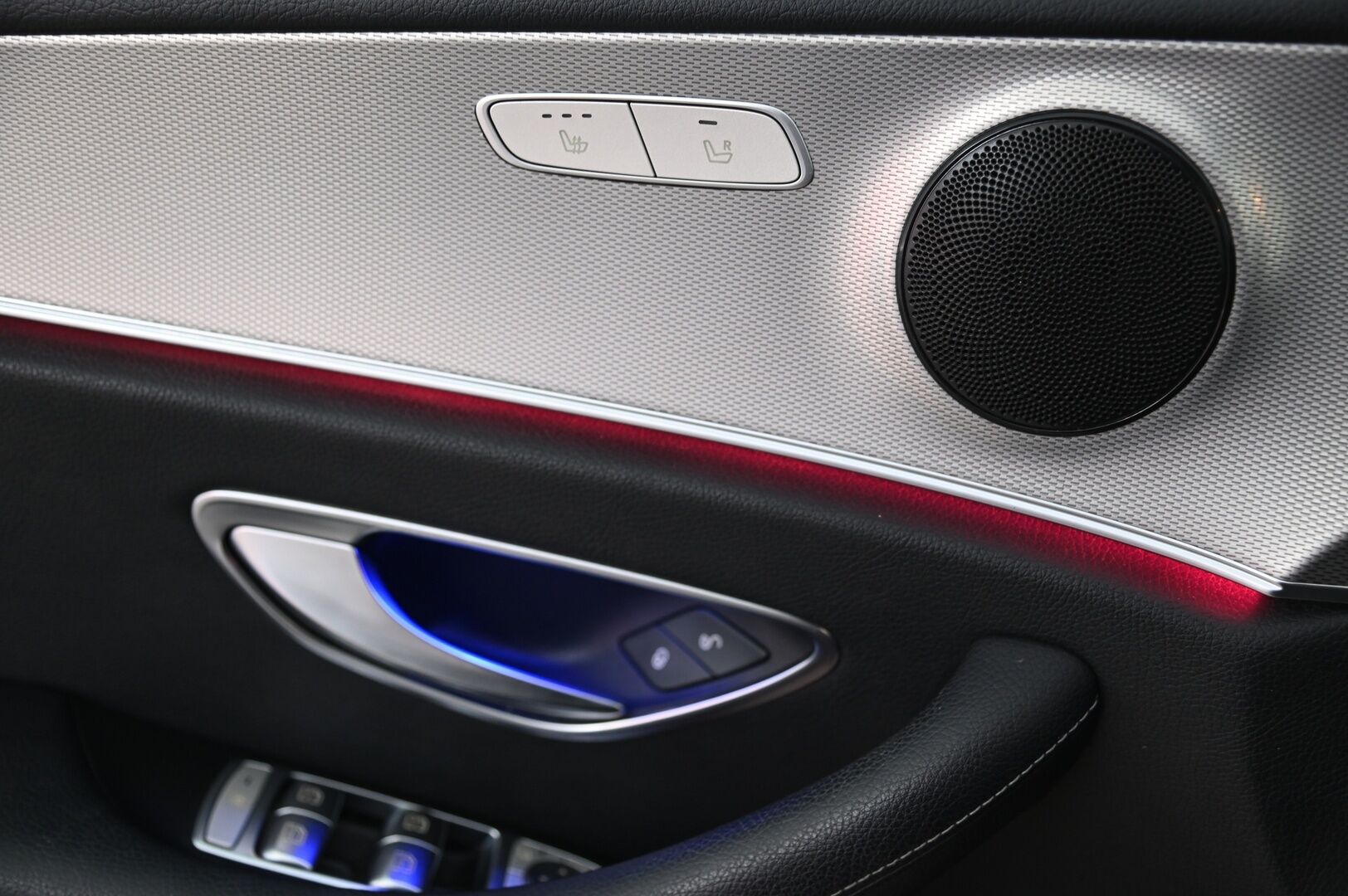 Mercedes-Benz E 2017 220 d 4Matic A Premium Business *Lohko / Navi / P.kamera / Ambient - **Varusteet tulossa**