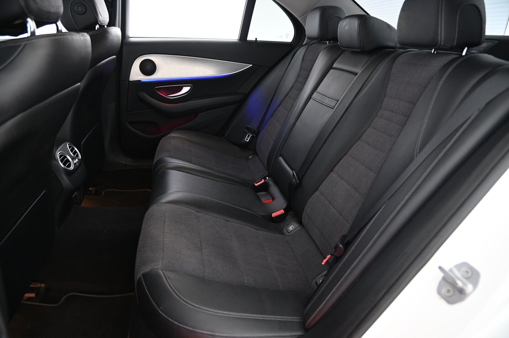 Mercedes-Benz E 2017 220 d 4Matic A Premium Business *Lohko / Navi / P.kamera / Ambient - **Varusteet tulossa**