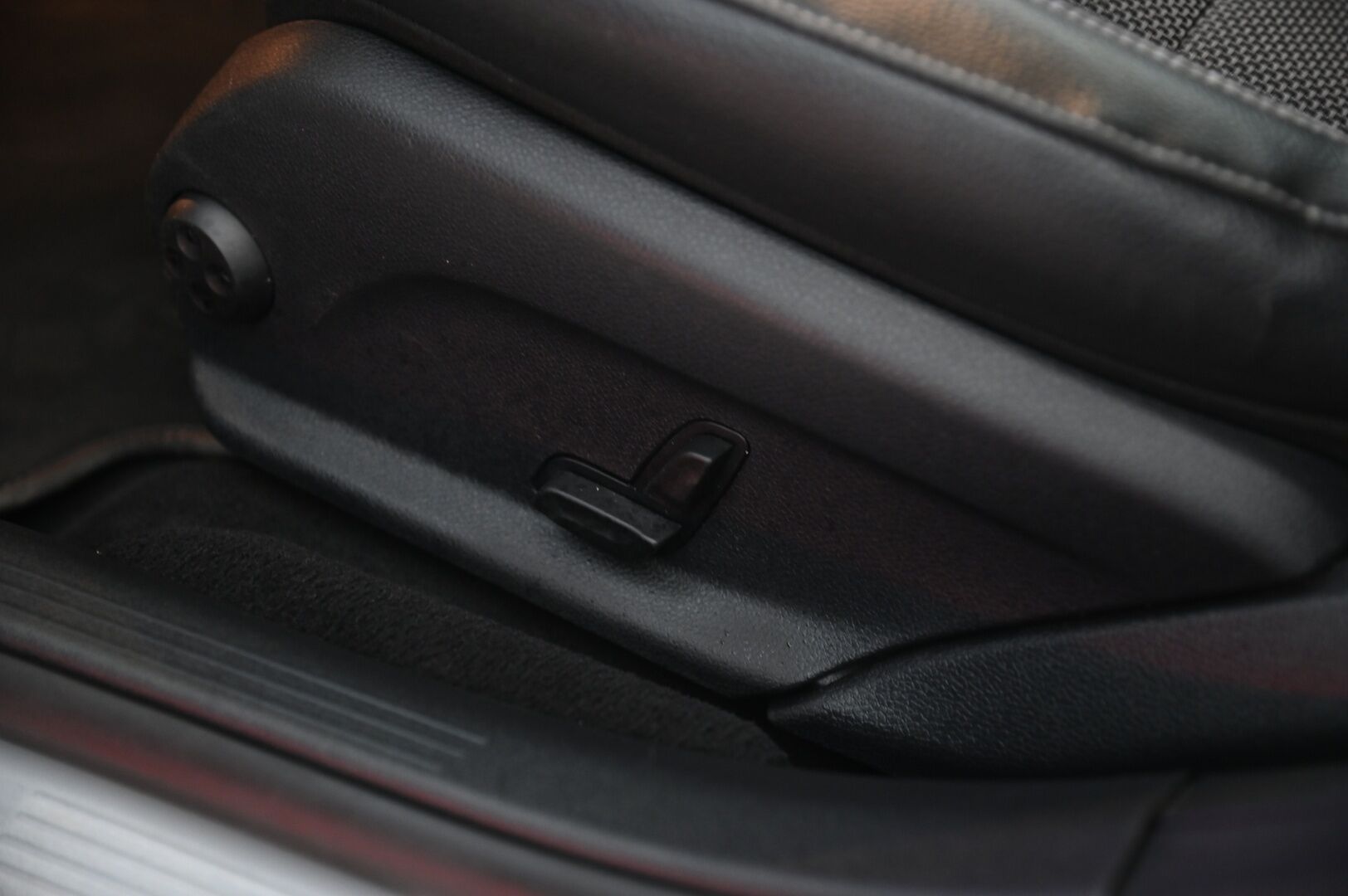 Mercedes-Benz E 2017 220 d 4Matic A Premium Business *Lohko / Navi / P.kamera / Ambient - **Varusteet tulossa**