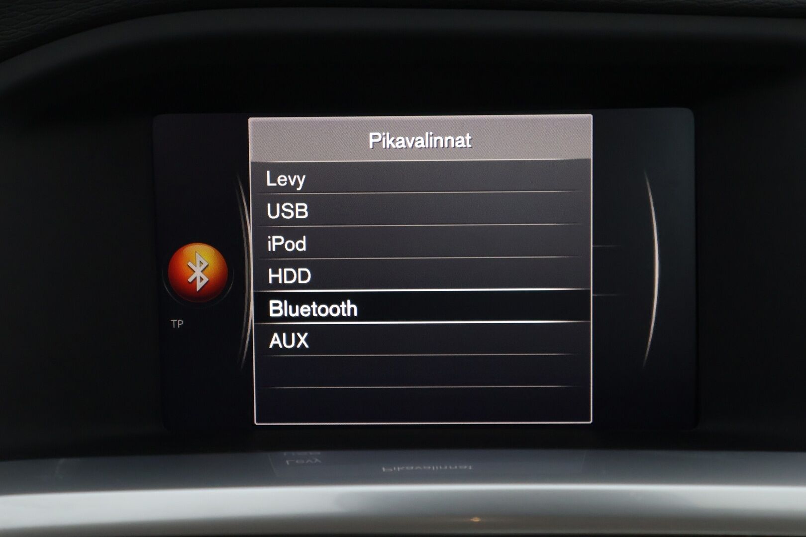 Volvo S60 2018 T4 Classic Summum aut - Webasto / Digimittari / High Performance Audio / Vetokoukku / Vaaleat Nahat / Sensus Navi / VOC / Jakopää tehty!