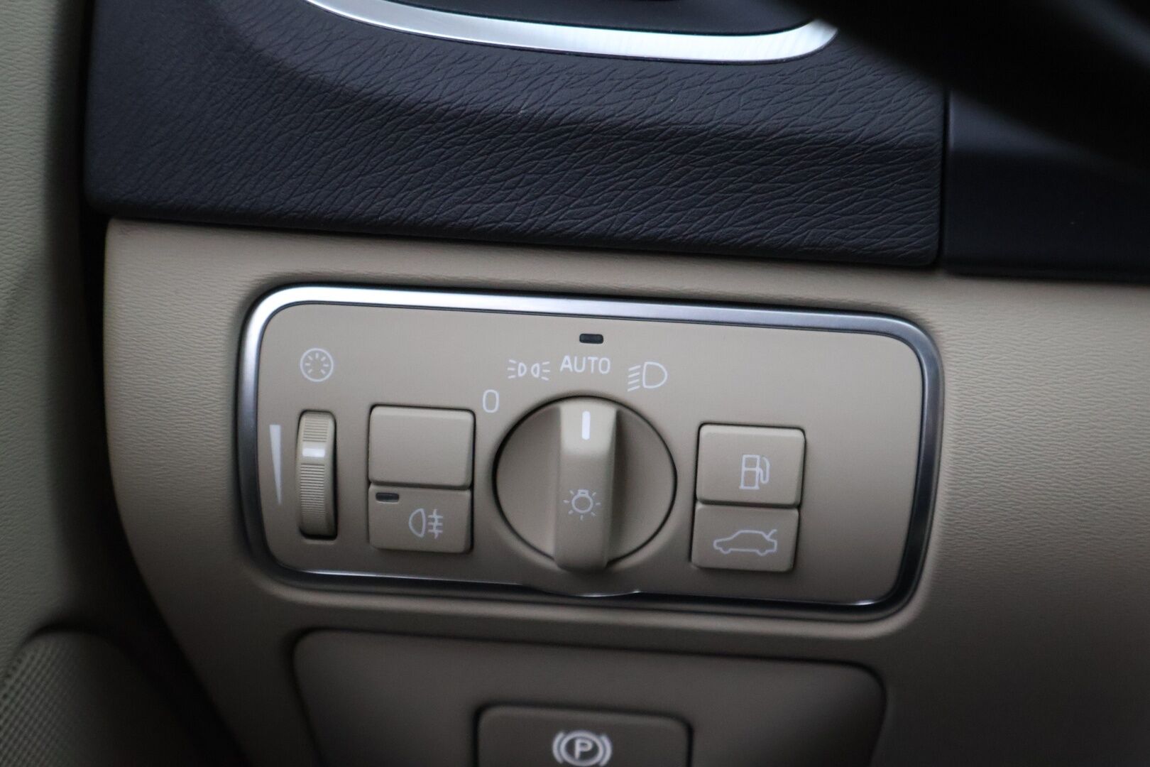 Volvo S60 2018 T4 Classic Summum aut - Webasto / Digimittari / High Performance Audio / Vetokoukku / Vaaleat Nahat / Sensus Navi / VOC / Jakopää tehty!