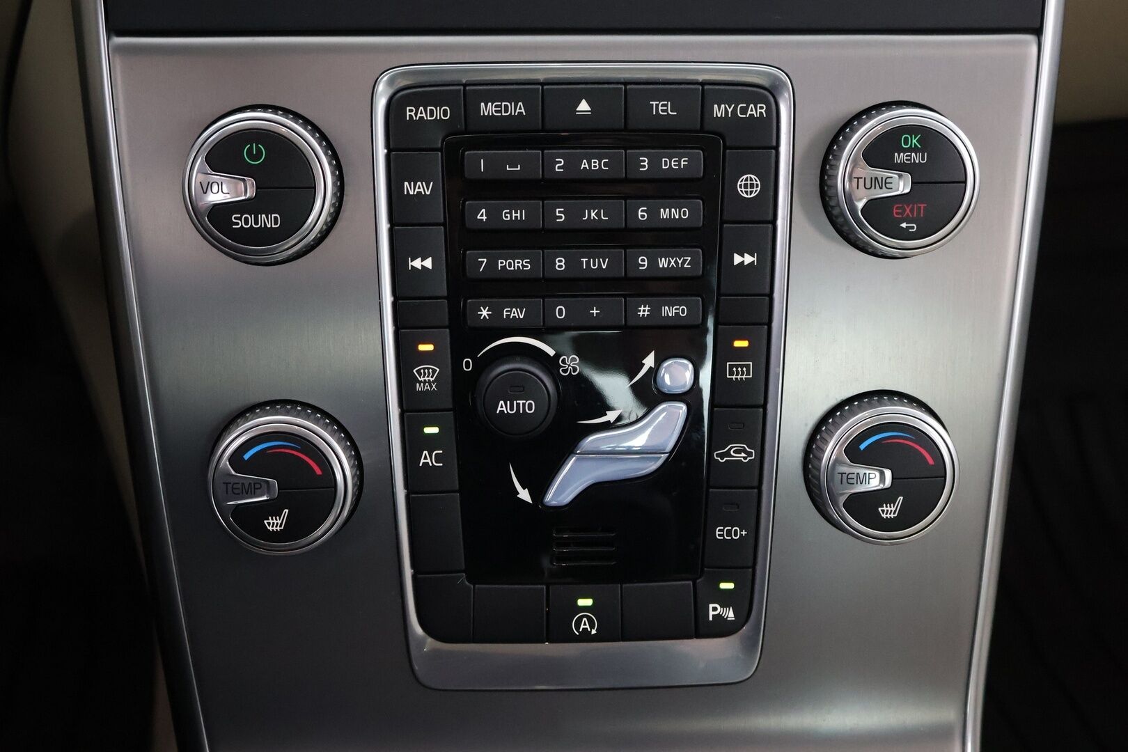 Volvo S60 2018 T4 Classic Summum aut - Webasto / Digimittari / High Performance Audio / Vetokoukku / Vaaleat Nahat / Sensus Navi / VOC / Jakopää tehty!