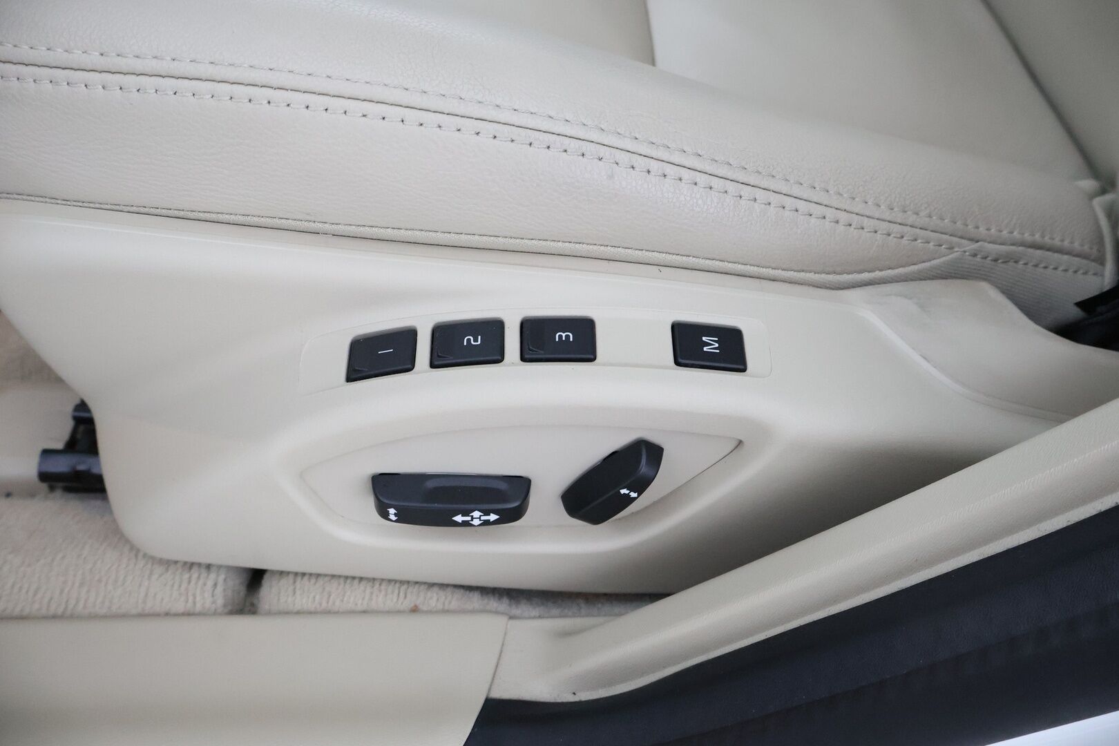 Volvo S60 2018 T4 Classic Summum aut - Webasto / Digimittari / High Performance Audio / Vetokoukku / Vaaleat Nahat / Sensus Navi / VOC / Jakopää tehty!