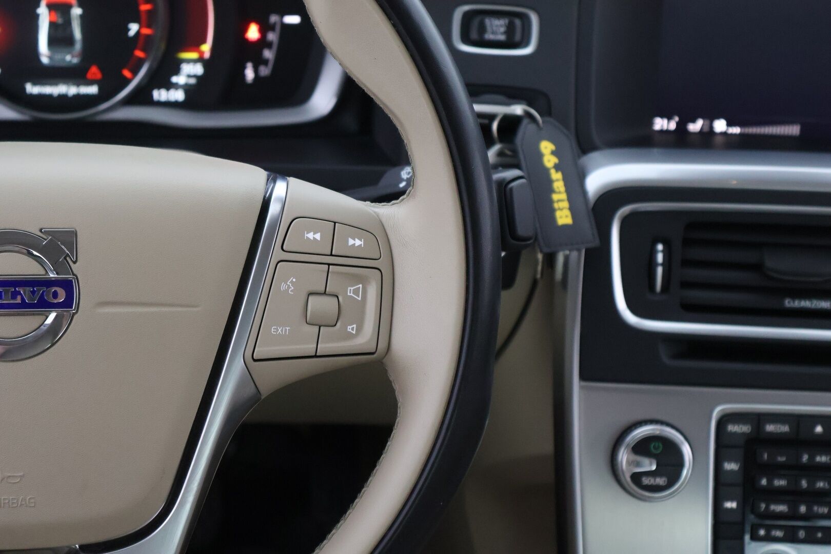 Volvo S60 2018 T4 Classic Summum aut - Webasto / Digimittari / High Performance Audio / Vetokoukku / Vaaleat Nahat / Sensus Navi / VOC / Jakopää tehty!
