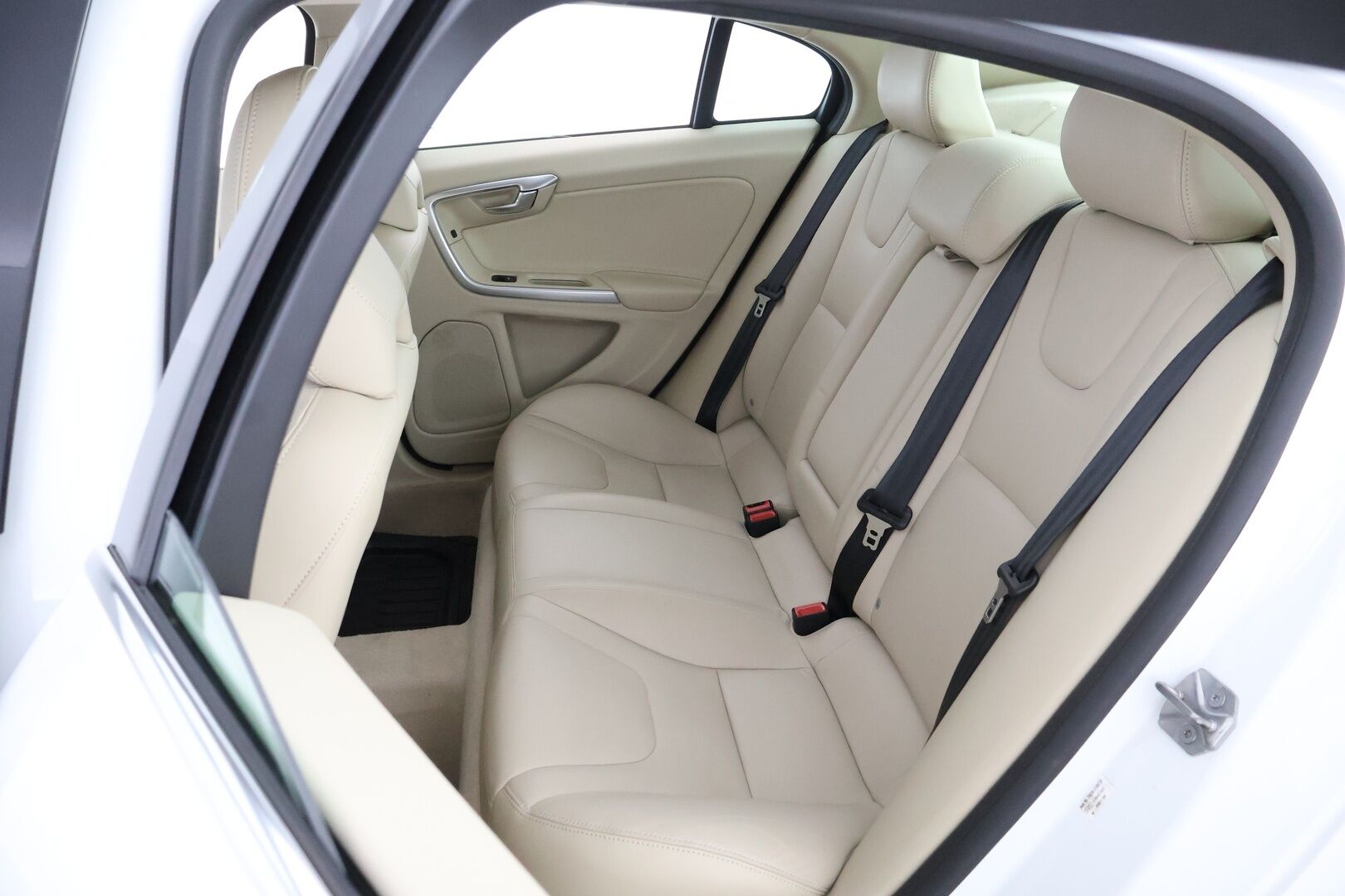 Volvo S60 2018 T4 Classic Summum aut - Webasto / Digimittari / High Performance Audio / Vetokoukku / Vaaleat Nahat / Sensus Navi / VOC / Jakopää tehty!