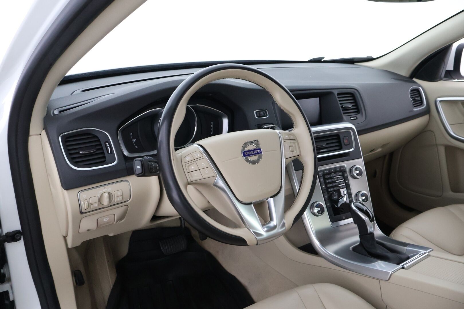 Volvo S60 2018 T4 Classic Summum aut - Webasto / Digimittari / High Performance Audio / Vetokoukku / Vaaleat Nahat / Sensus Navi / VOC / Jakopää tehty!