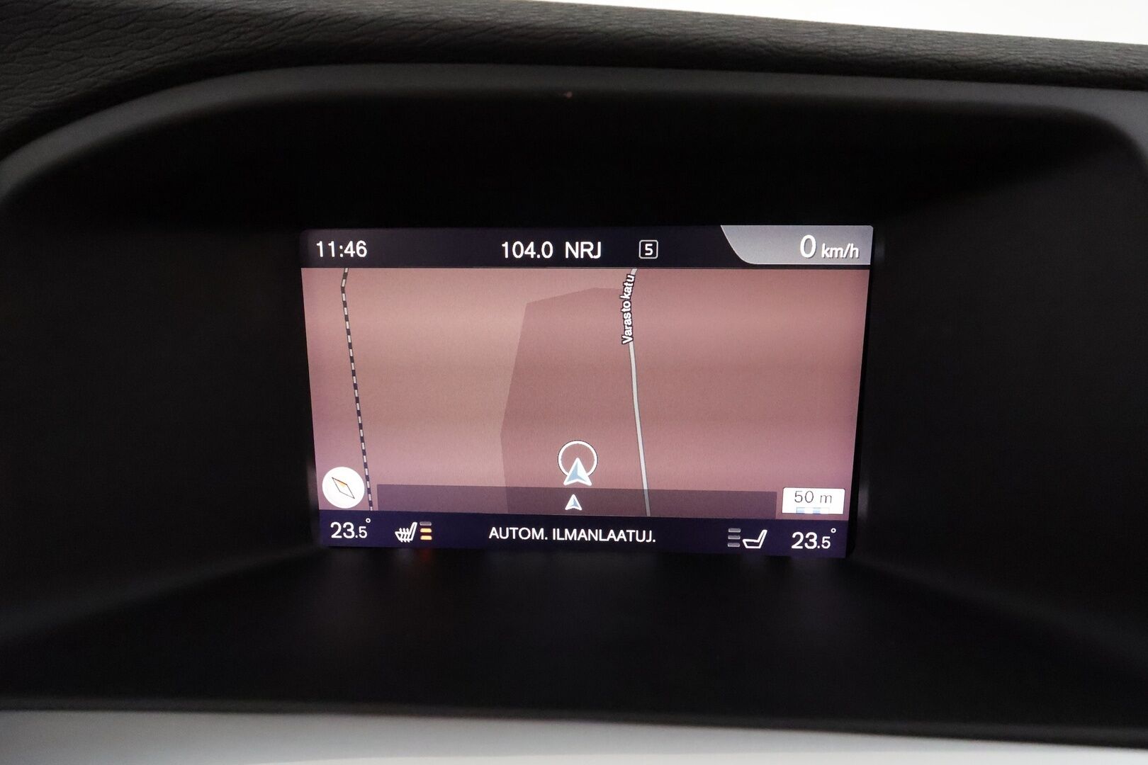 Volvo V60 2018 D4 AWD Classic Summum aut - Suomiauto / Webasto / Muistipenkki / Vaalea Nahkasisusta / Aktiiviset Xenonit / VOC / Tulossa Tampereelle!