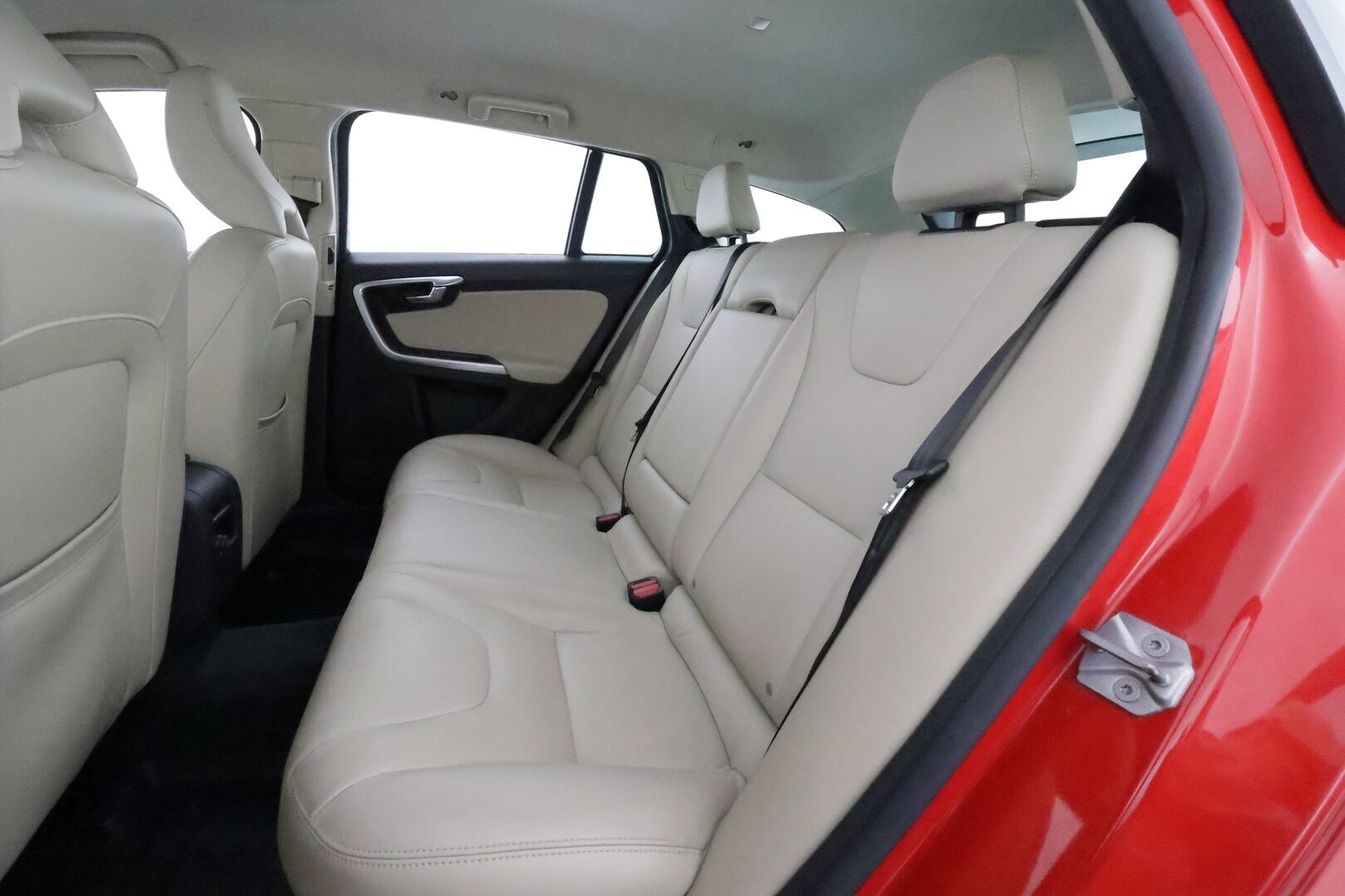 Volvo V60 2018 D4 AWD Classic Summum aut - Suomiauto / Webasto / Muistipenkki / Vaalea Nahkasisusta / Aktiiviset Xenonit / VOC / Tulossa Tampereelle!
