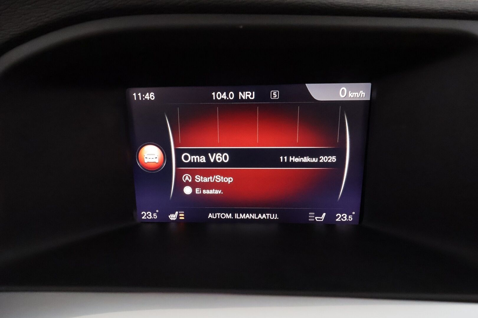 Volvo V60 2018 D4 AWD Classic Summum aut - Suomiauto / Webasto / Muistipenkki / Vaalea Nahkasisusta / Aktiiviset Xenonit / VOC / Tulossa Tampereelle!