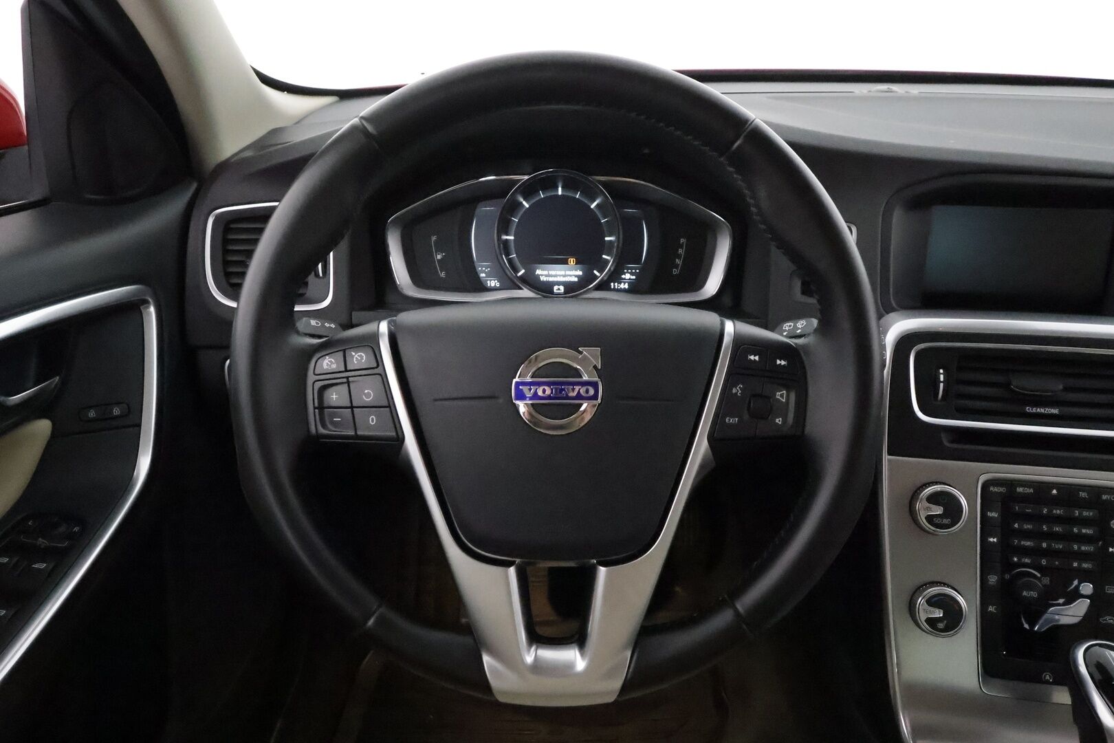 Volvo V60 2018 D4 AWD Classic Summum aut - Suomiauto / Webasto / Muistipenkki / Vaalea Nahkasisusta / Aktiiviset Xenonit / VOC / Tulossa Tampereelle!