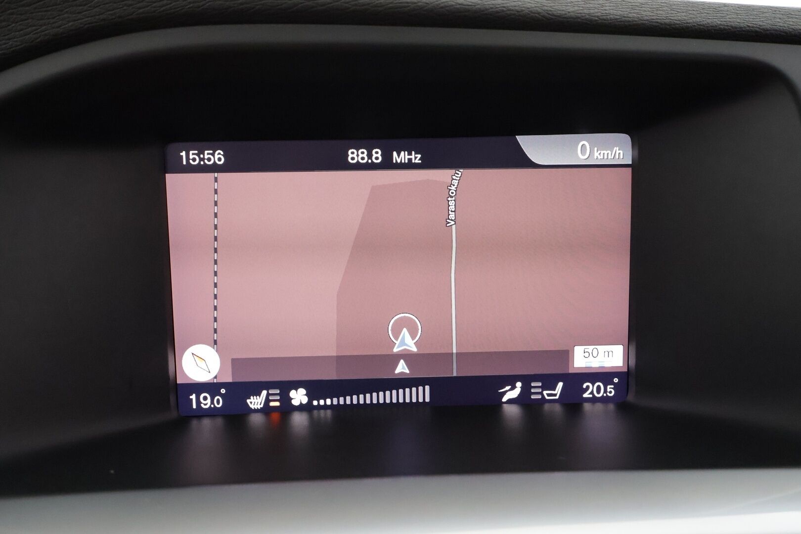 Volvo V60 2018 T3 Business Classic R-Design aut * Vakkari / Webasto / Koukku / P.tutka / LED / High performance äänentoisto * - Kahdet Renkaat / Suomi-auto