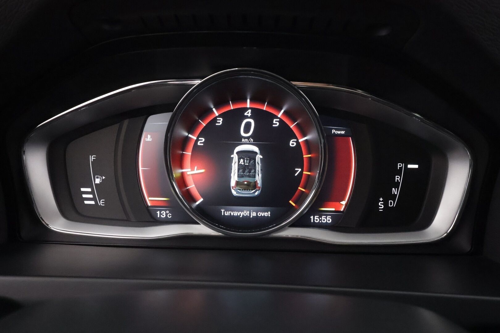 Volvo V60 2018 T3 Business Classic R-Design aut * Vakkari / Webasto / Koukku / P.tutka / LED / High performance äänentoisto * - Kahdet Renkaat / Suomi-auto