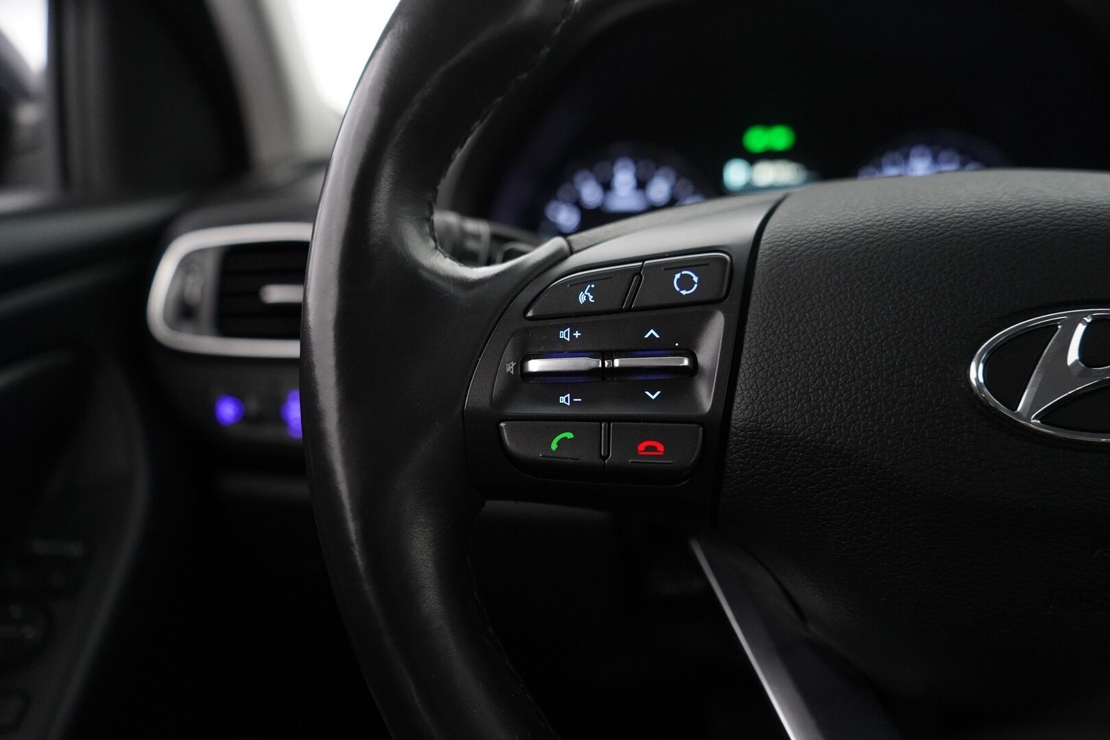 Hyundai i30 Wagon 2018 1,4 T-GDI 7DCT-aut. Comfort *Kamera / Lohko / Vetokoukku / Vakkari / Navi* - Suomi-auto / Merkkihuollettu / Kahdet Hyundain vanteet / Viimesin huolto 100tkm / Huippurenkaat