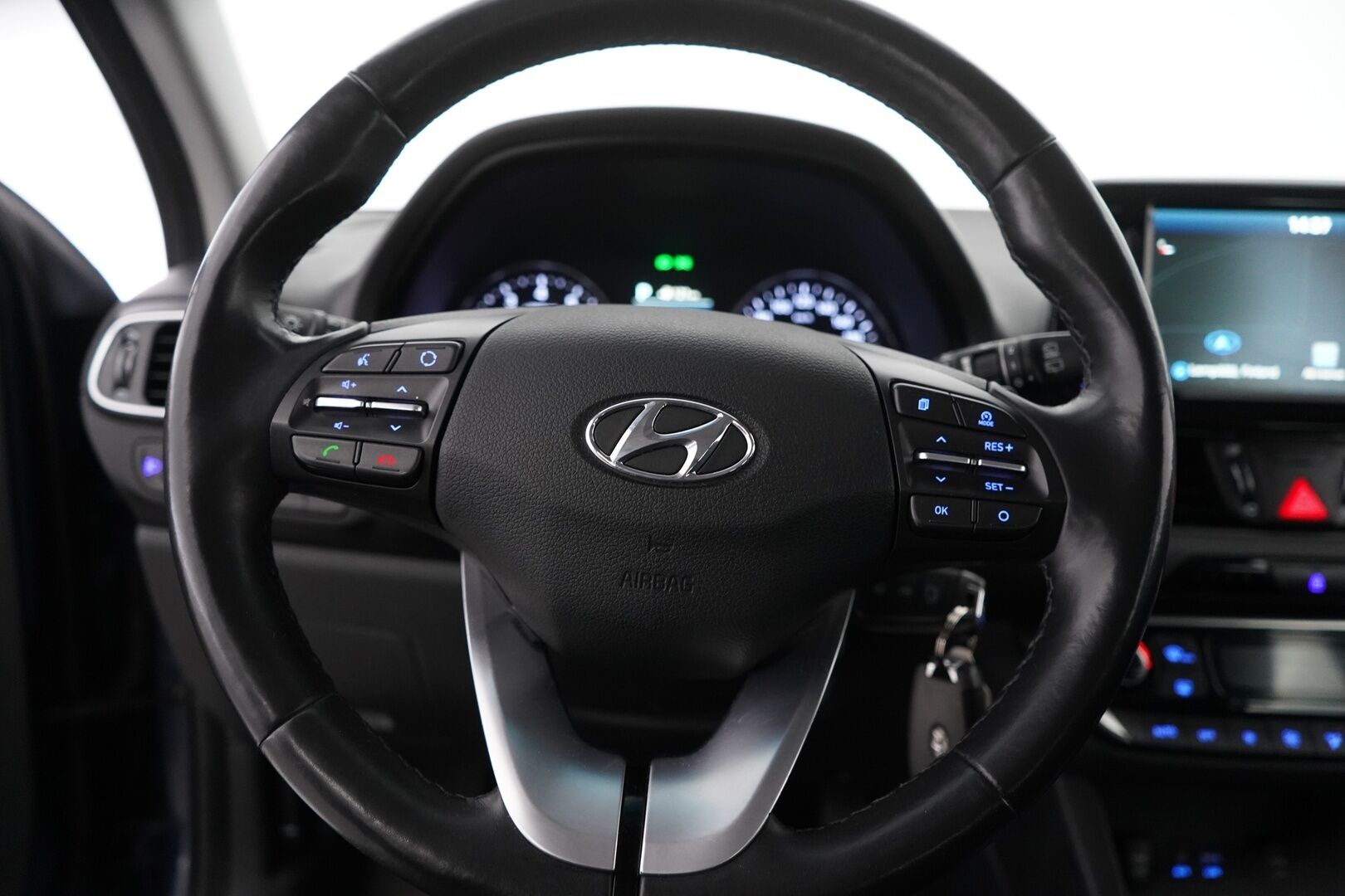 Hyundai i30 Wagon 2018 1,4 T-GDI 7DCT-aut. Comfort *Kamera / Lohko / Vetokoukku / Vakkari / Navi* - Suomi-auto / Merkkihuollettu / Kahdet Hyundain vanteet / Viimesin huolto 100tkm / Huippurenkaat