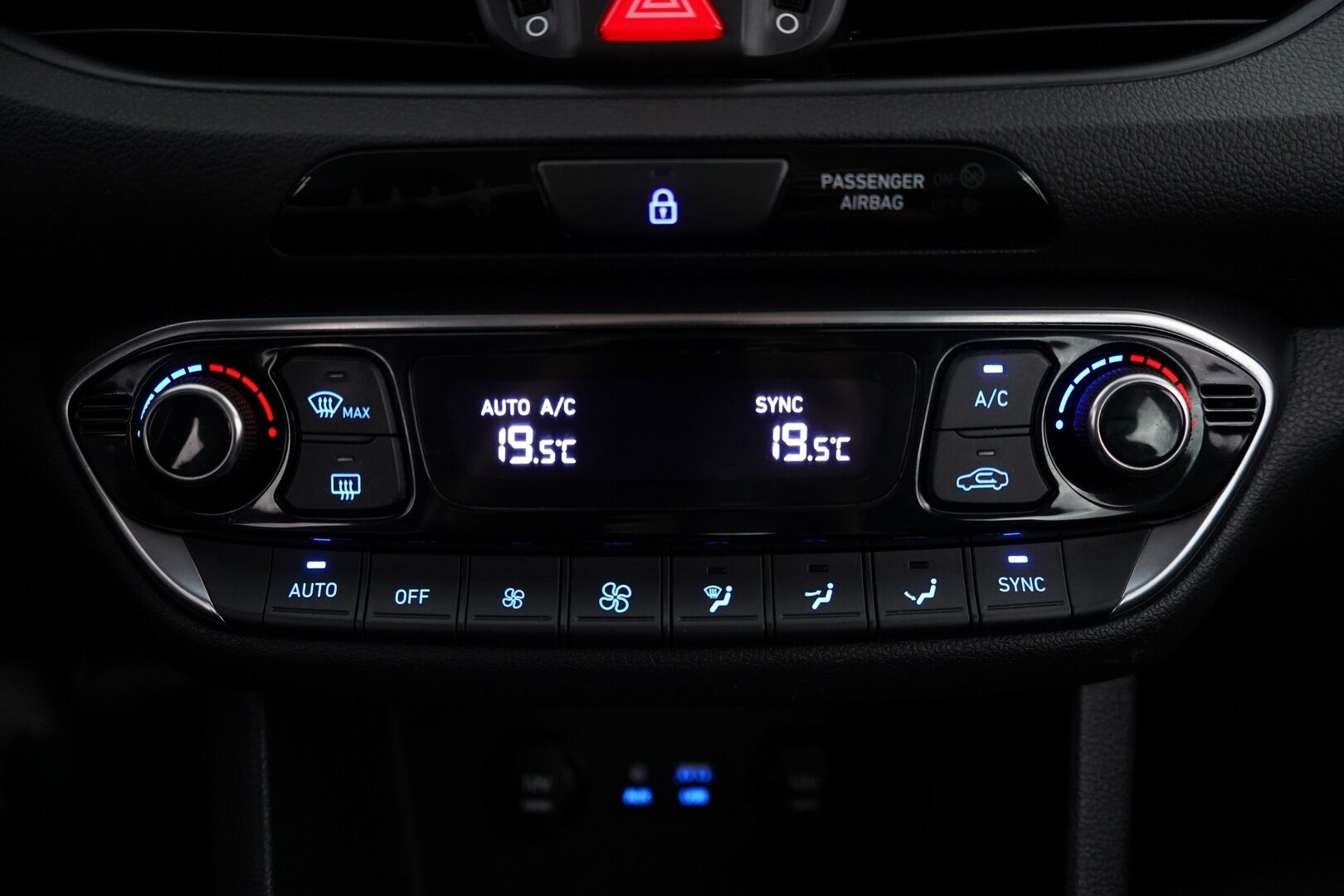 Hyundai i30 Wagon 2018 1,4 T-GDI 7DCT-aut. Comfort *Kamera / Lohko / Vetokoukku / Vakkari / Navi* - Suomi-auto / Merkkihuollettu / Kahdet Hyundain vanteet / Viimesin huolto 100tkm / Huippurenkaat