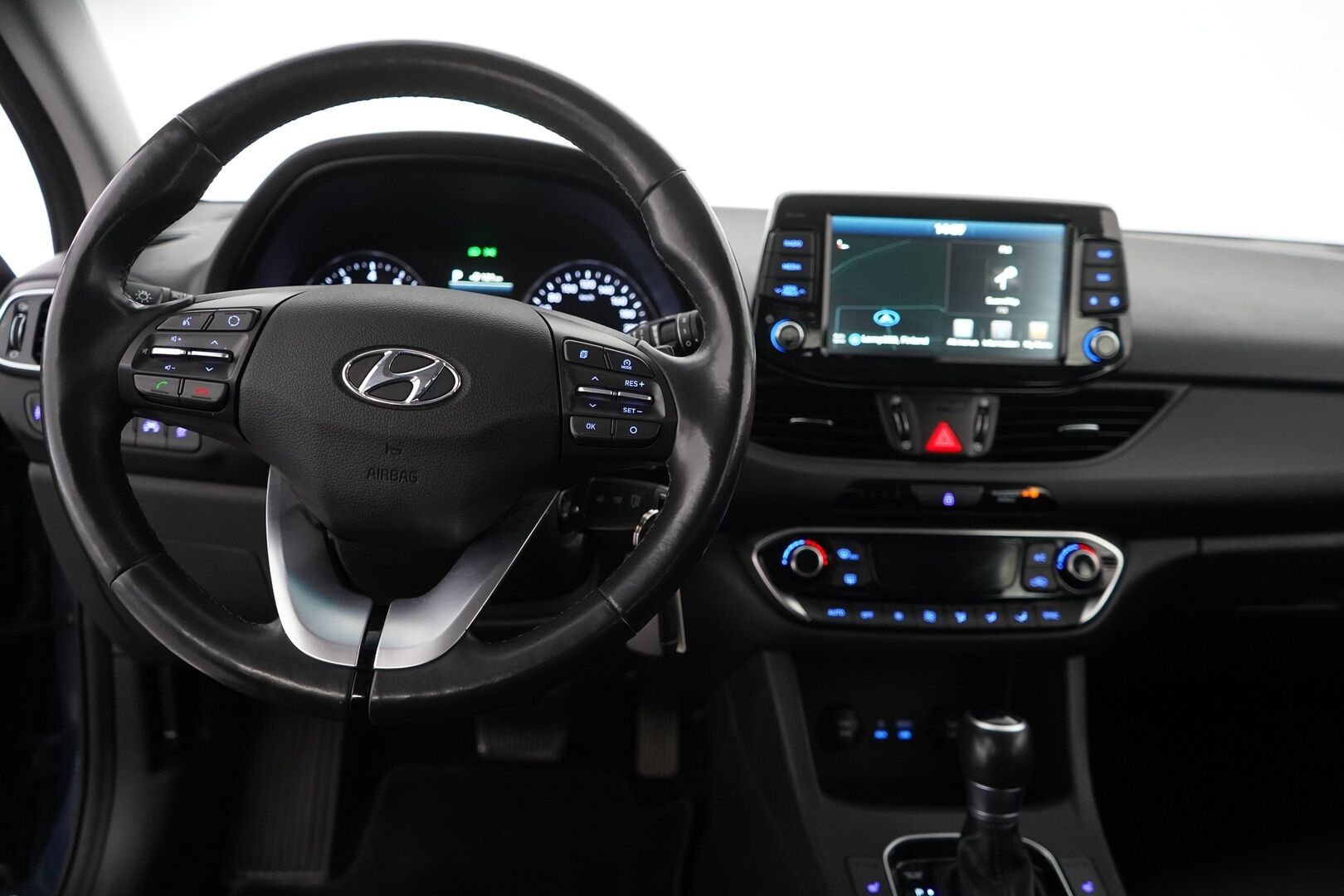Hyundai i30 Wagon 2018 1,4 T-GDI 7DCT-aut. Comfort *Kamera / Lohko / Vetokoukku / Vakkari / Navi* - Suomi-auto / Merkkihuollettu / Kahdet Hyundain vanteet / Viimesin huolto 100tkm / Huippurenkaat